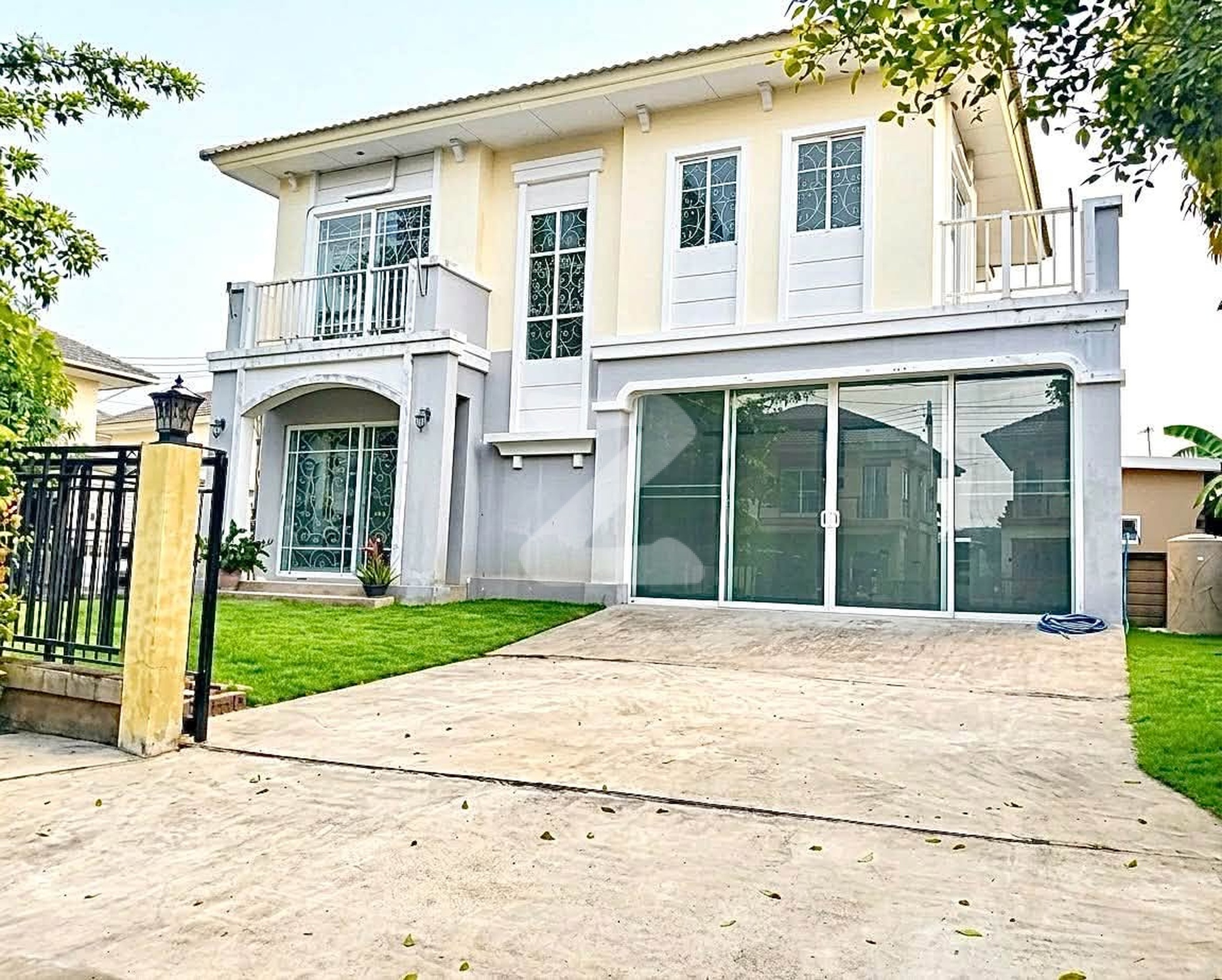 ห้ามพลาดด !! ขาย 🏡[บ้านเดี่ยว]  น้ำไม่ท่วม ‼️หลังมุม ต้นซอย  ปรับปรุงแล้ว พร้อมเข้าอยู่ โครงการติดถนน 345  ทำเลดีมากๆ  บ้านพร้อมโอนค่ะ   : เจ้าของขายเอง (งดรับนายหน้า)