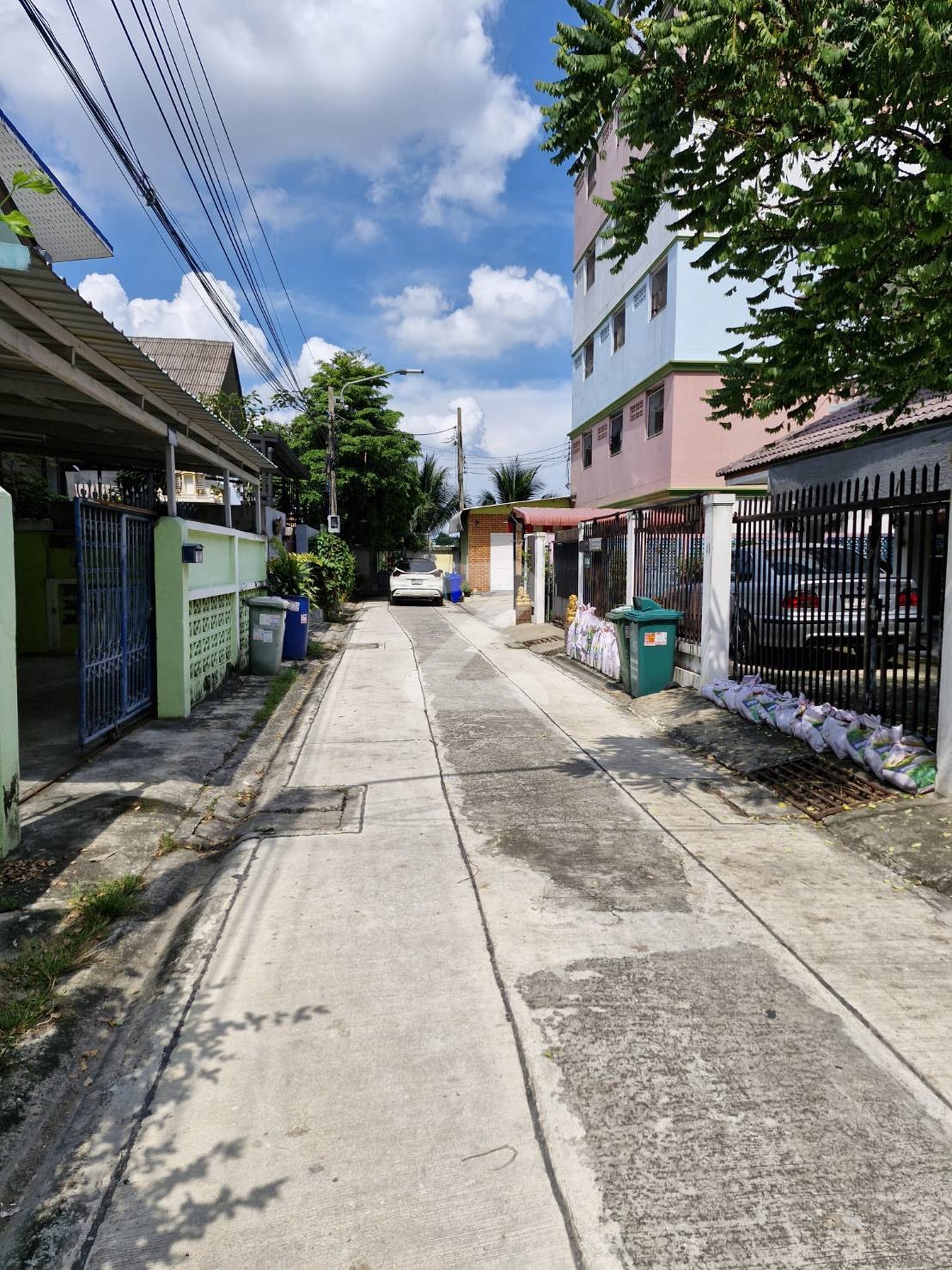 ปล่อยเช่า ด่วน !! ที่ดินในซอยอยู่ทอง 2 หรือเข้ามาทางซอยบางนาตราด 55 ทำเลดี : เจ้าของให้เช่าเอง (งดรับนายหน้า)