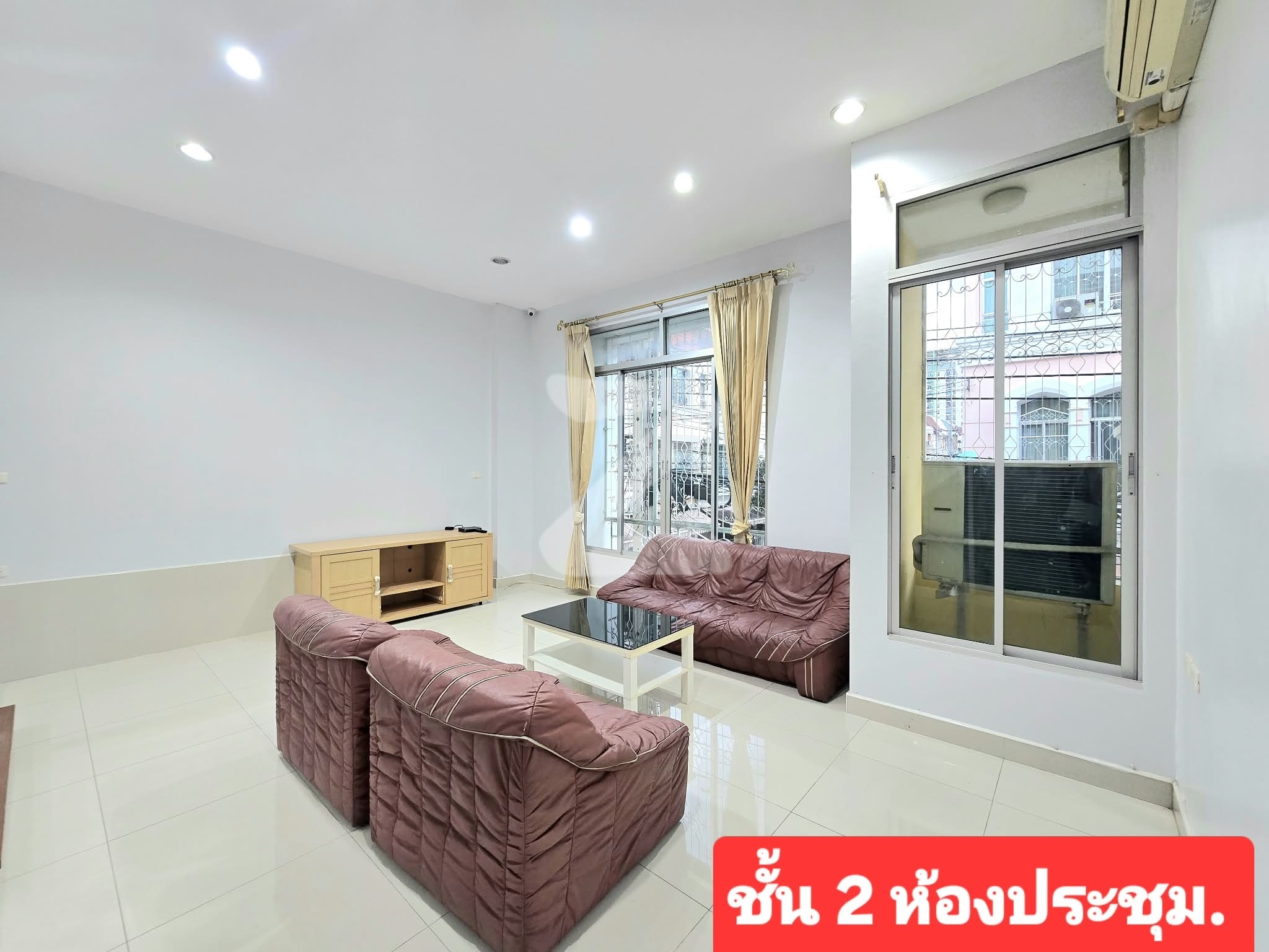 ให้เช่า บ้านกลางเมือง บริติช ทาวน์ ศรีนครินทร์ 3 ห้องนอน 300 ตร.ม. ชั้น 4 เจ้าของปล่อยเช่าเอง : เจ้าของให้เช่าเอง