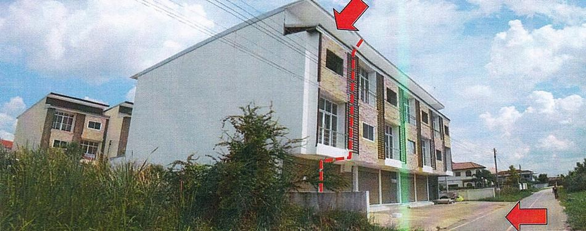 ทรัพย์สถาบันโดย ตึกแถว-อาคารพาณิชย์