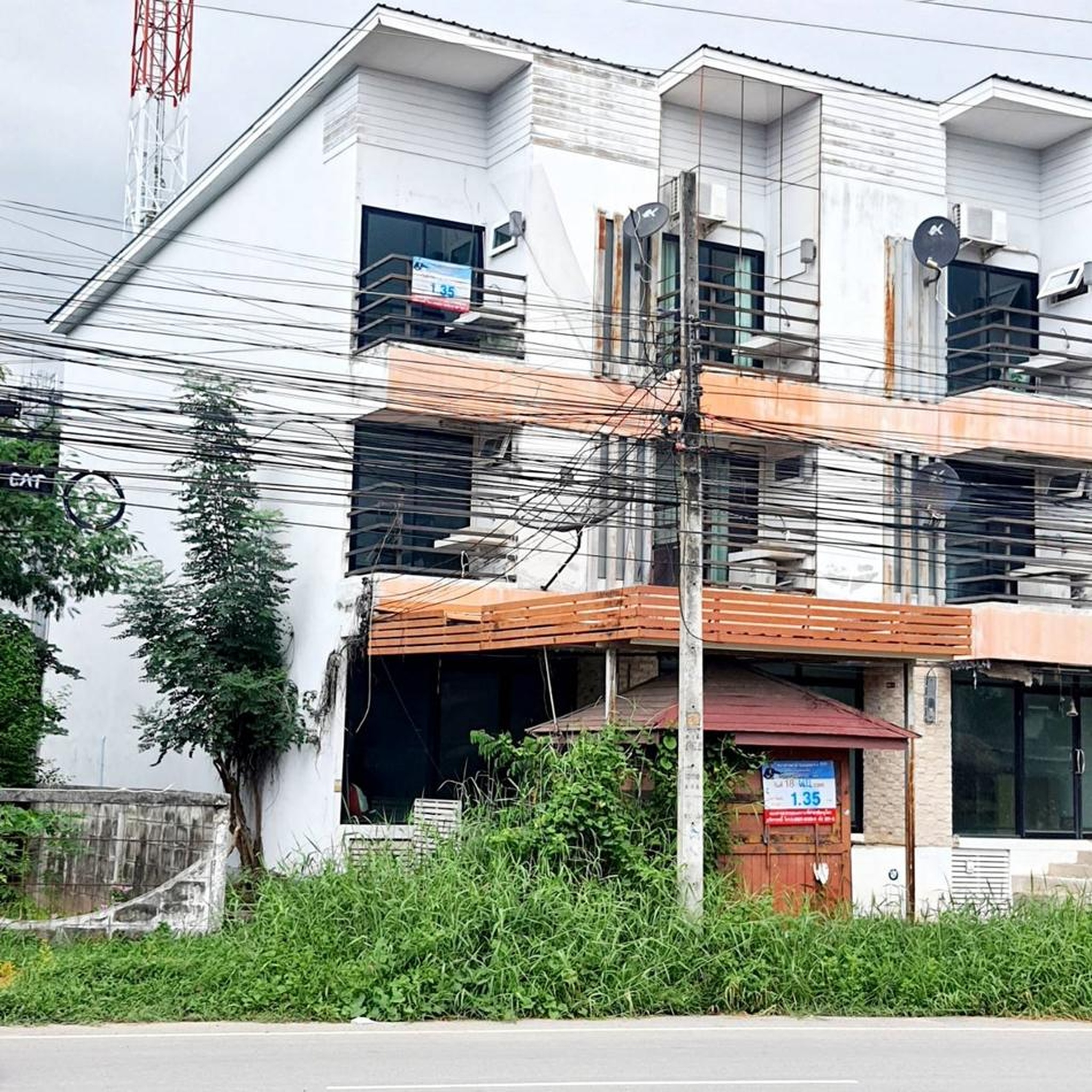 ทรัพย์สถาบันโดย  ตึกแถว-อาคารพาณิชย์