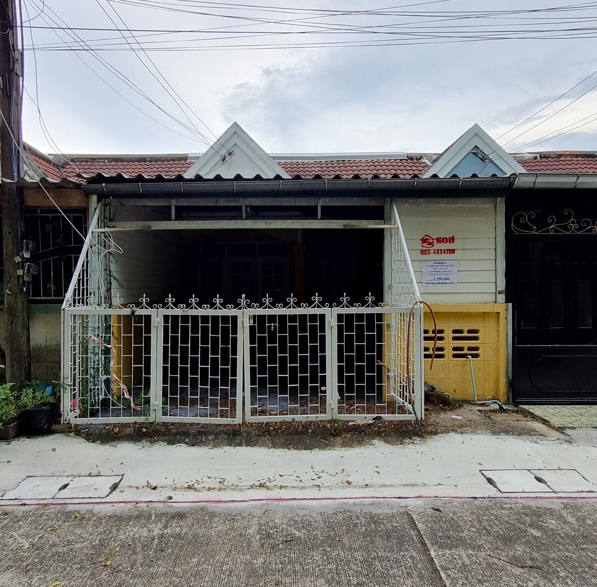 ทรัพย์สถาบันโดย อาคารสงเคราะห์ ทาวน์เฮาส์ ธารทิพย์ 1