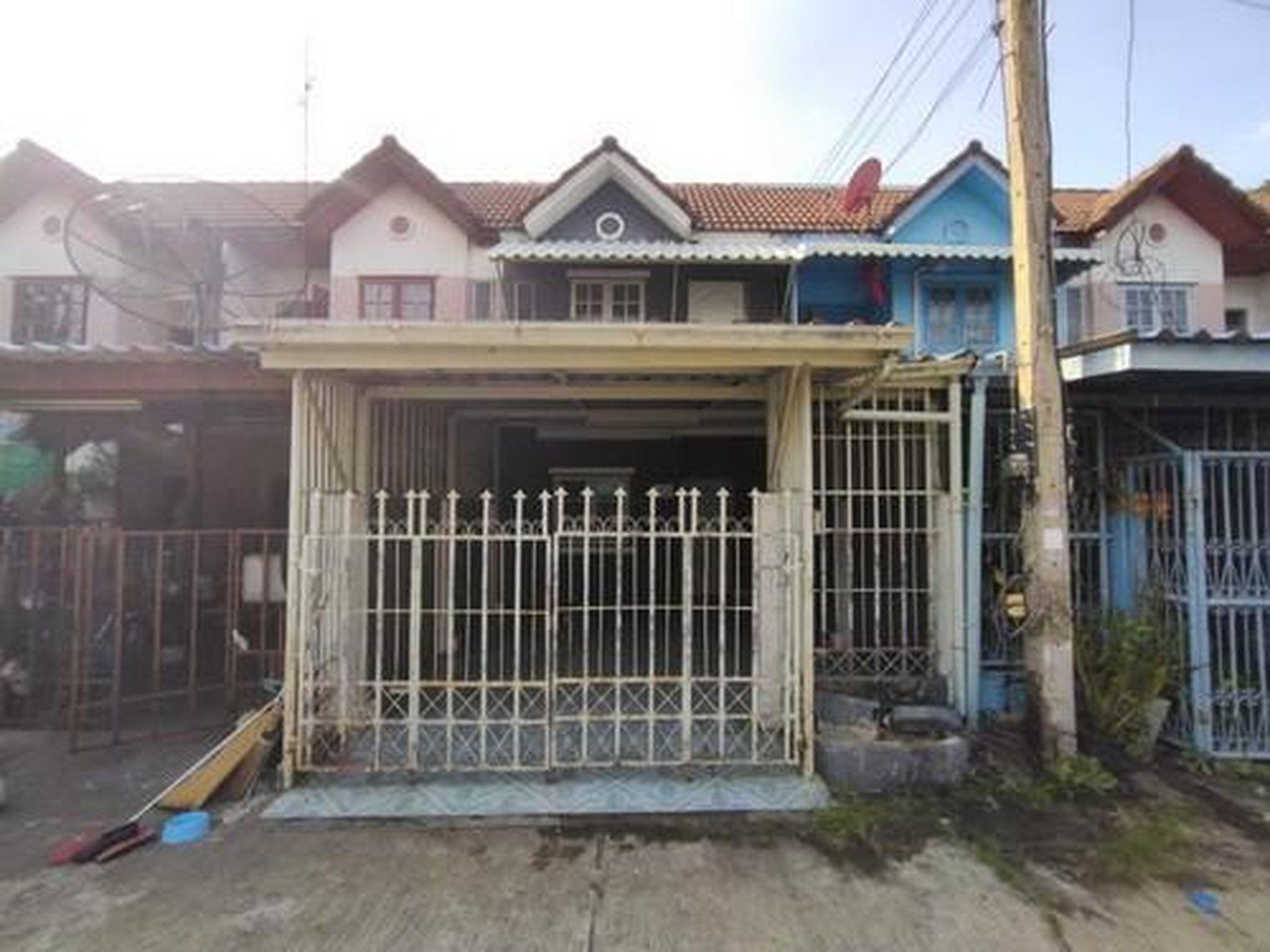 ทรัพย์สถาบันโดย อาคารสงเคราะห์ ทาวน์เฮาส์ เฟื่องฟ้านคร 5