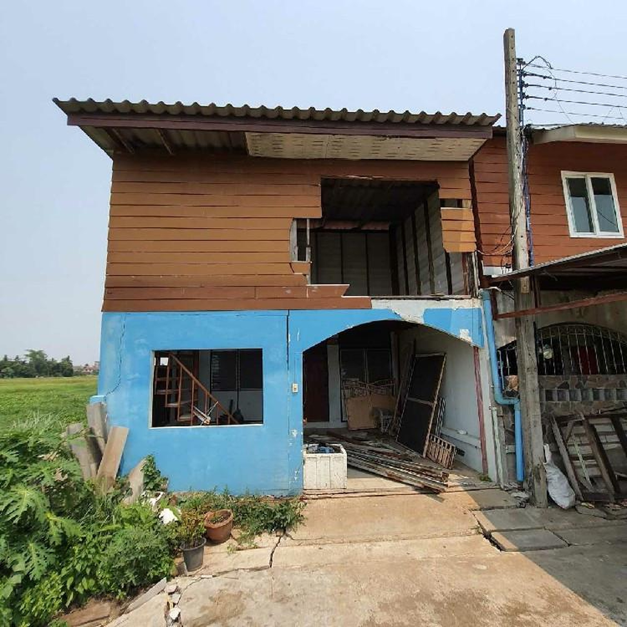 ทรัพย์สถาบันโดย ธอส. ทาวน์เฮาส์ ซอยธนะมนตรี ถนนบรมไตรโลกนารถ