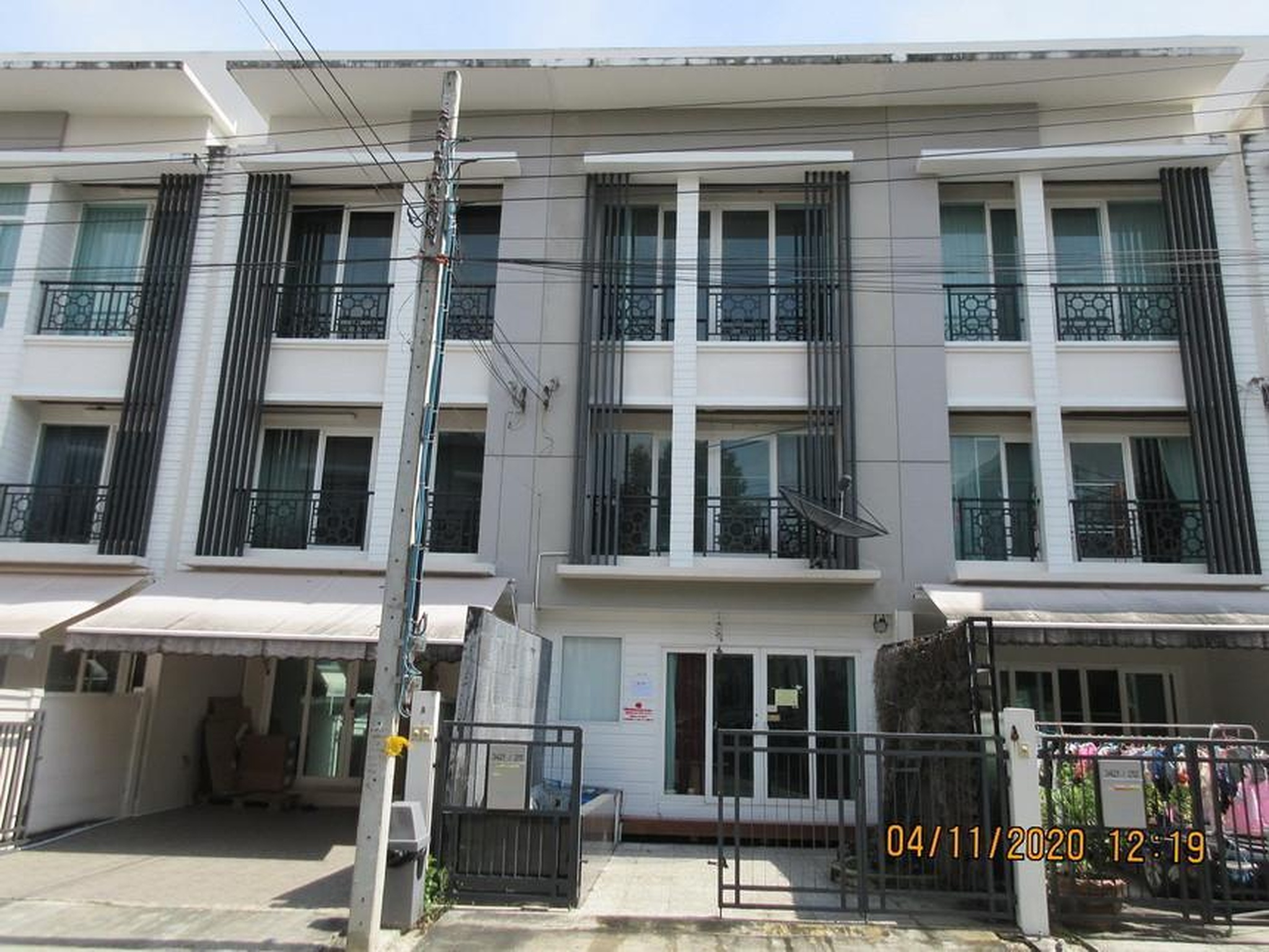 ทรัพย์สถาบันโดย ธอส. ทาวน์เฮาส์ใกล้ ARL หัวหมาก กลางเมืองพระราม 9 (Baan Klang Muang Rama 9)