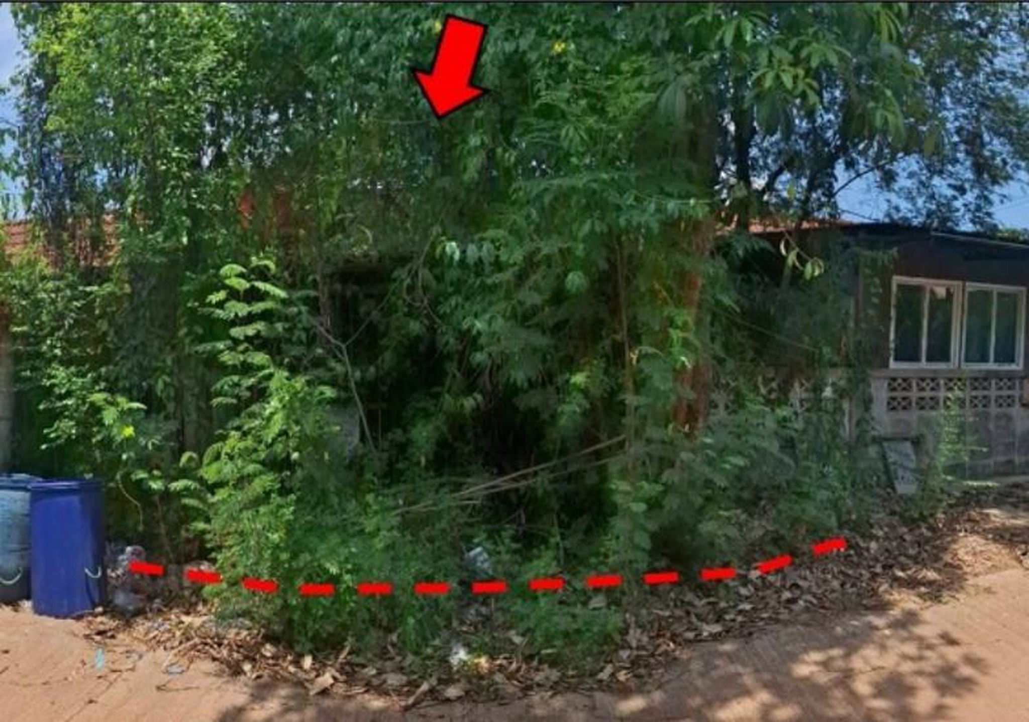 ทรัพย์สถาบันโดย ธอส. ทาวน์เฮาส์ ซอยม.ไม่มีชื่อ ถนนสุวรรณศร(ทล.33)