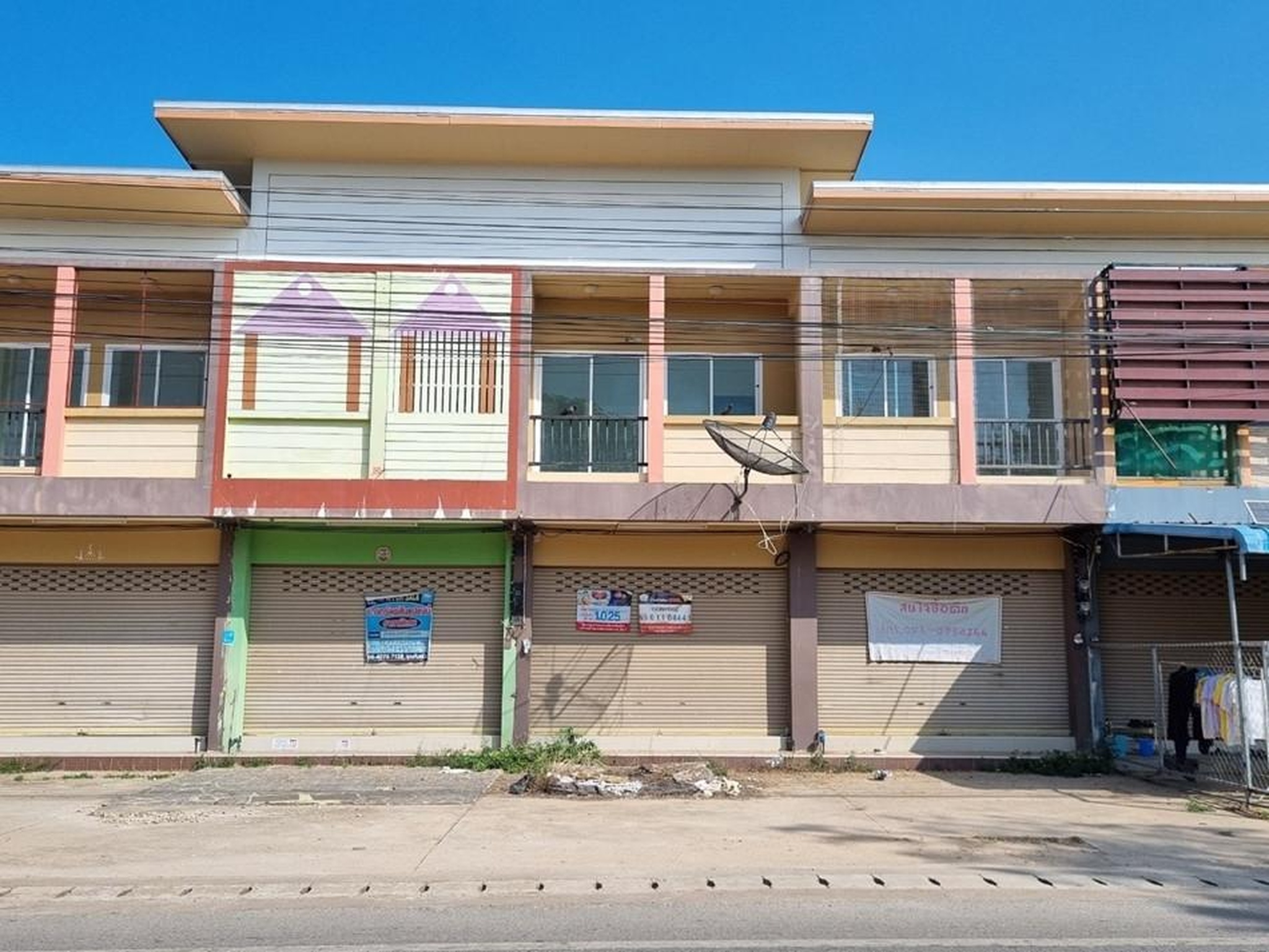 ทรัพย์สถาบันโดย ธอส. โฮมออฟฟิศ  ถนนบ้านเต็งหนาม-วุ้งไพร
