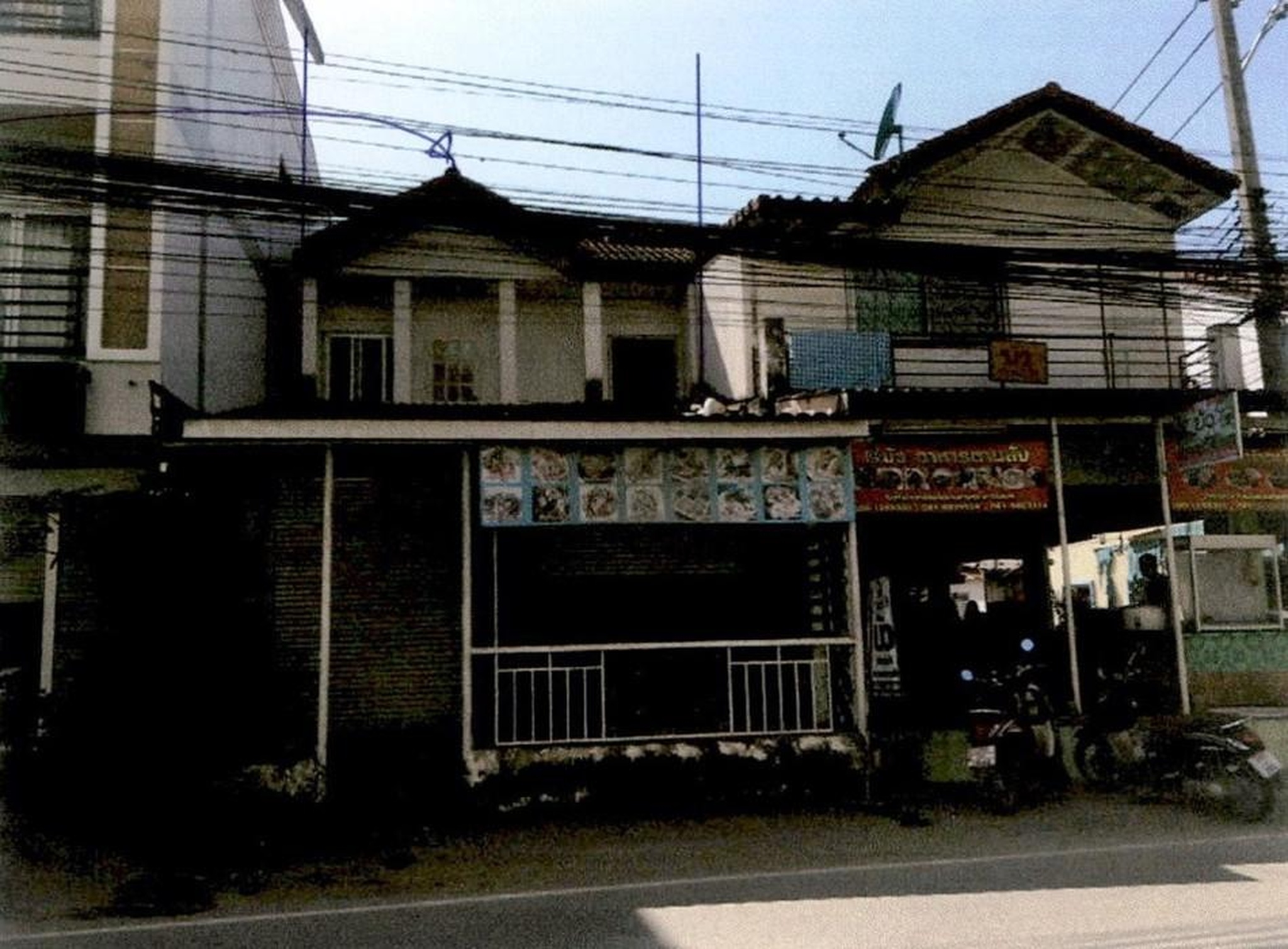 ทรัพย์สถาบันโดย ตึกแถว-อาคารพาณิชย์