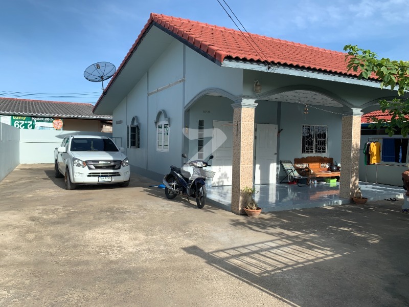 พื้นที่ข้างบ้านสามารถต่อเติมเป็นห้องเพิ่มได้อีก เพราะมีพื้นที่เหลือเยอะ