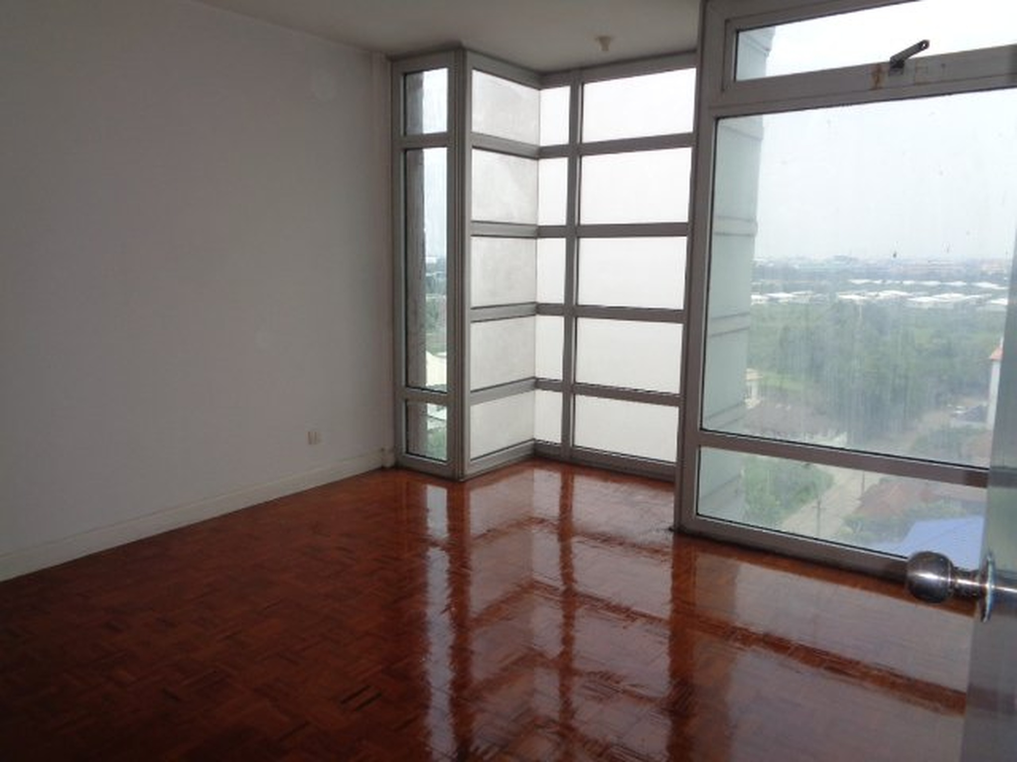 ทรัพย์สถาบันโดย SCB คอนโด เลควิว คอนโดมิเนียม ริเวียร่า (Lakeview Condominium Riviera)