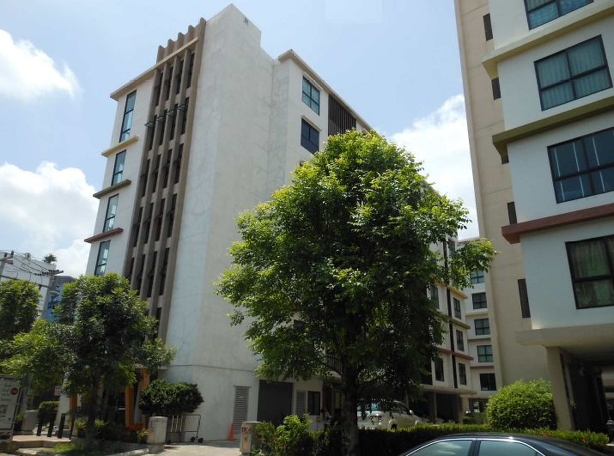 ขายคอนโด เดอะ เซ็นเตอร์ คอนโดมิเนียม (The Center Condominium) : เจ้าของขายเอง (งดรับนายหน้า)