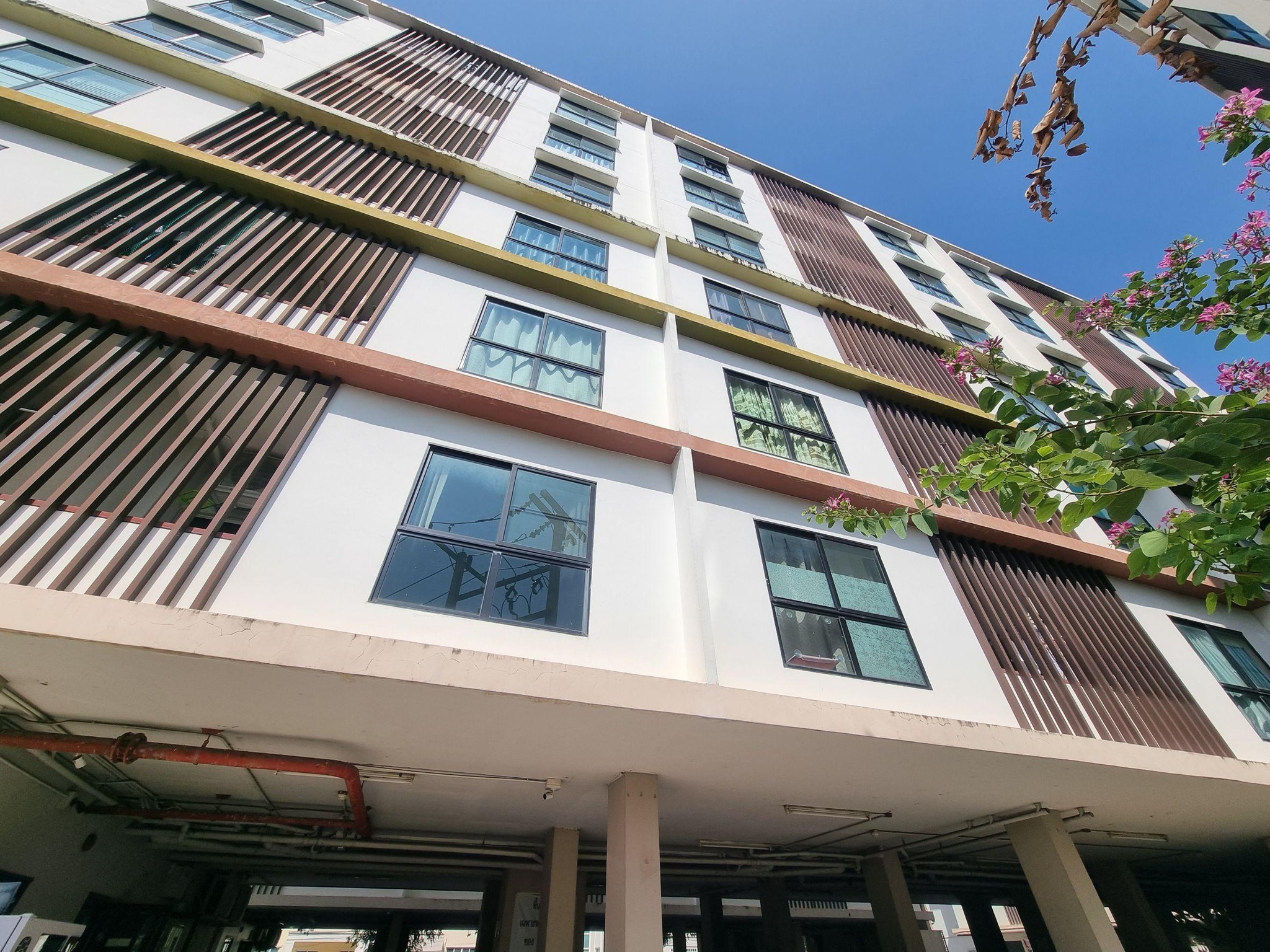 ทรัพย์สถาบันโดย ธอส. คอนโด เดอะ เซ็นเตอร์ คอนโดมิเนียม (The Center Condominium)