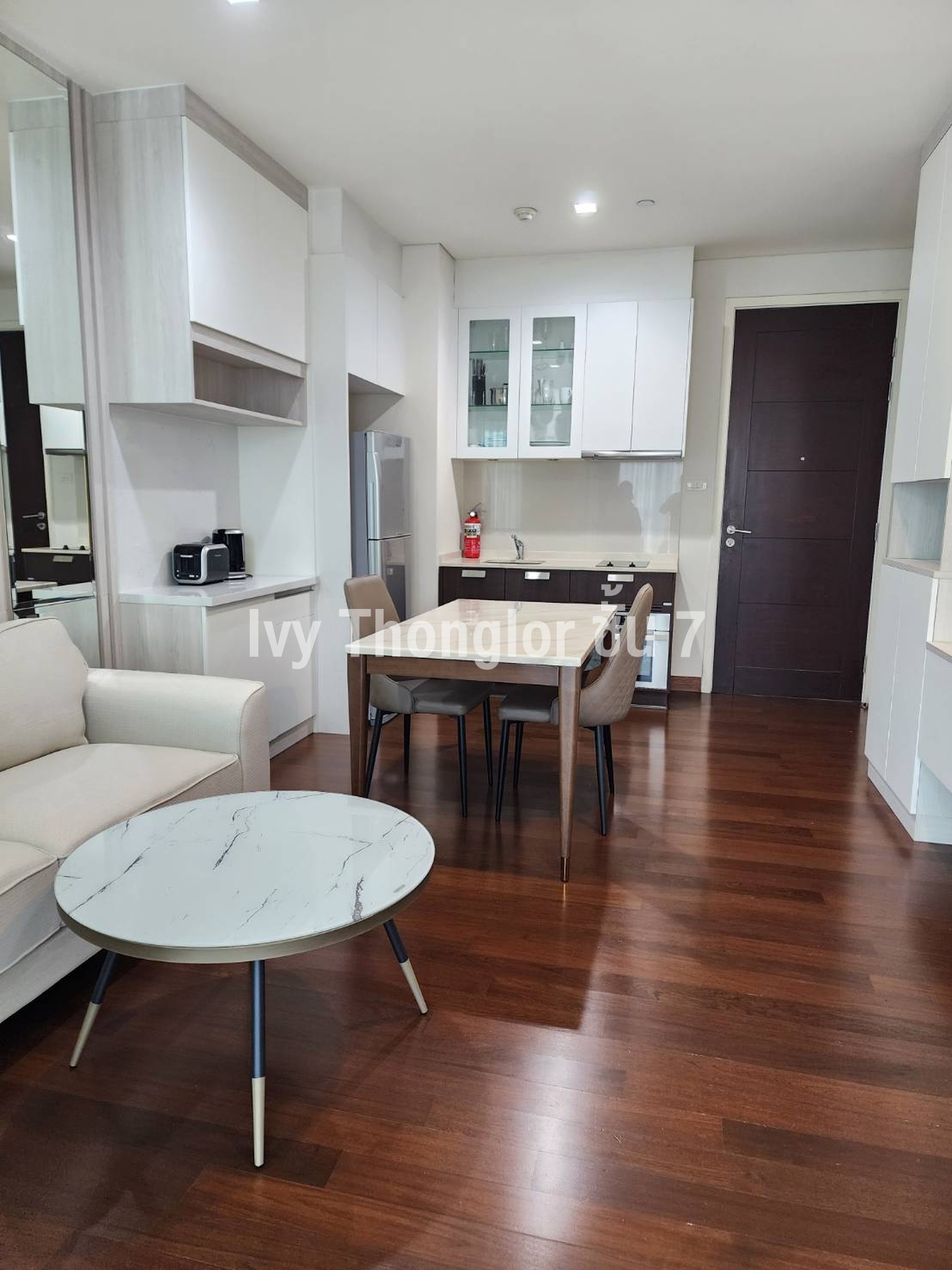 ห้องคอนโดรีโนเวทใหม่ - โครงการไอวี่ ทองหล่อ (Ivy Thonglor) ชั้น 7 พื้นที่ใช้สอยขนาด 43 ตารางเมตร 1 ห้องนอน : เจ้าของให้เช่าเอง