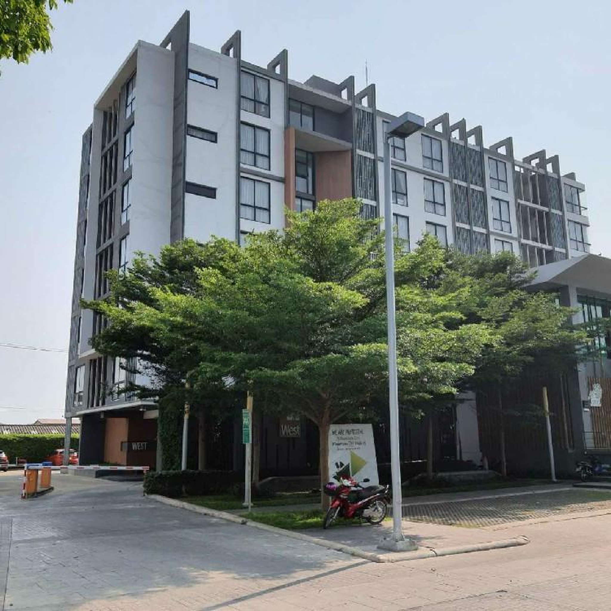 ทรัพย์สถาบันโดย ธอส. คอนโด แอท เดอะ ทรี คอนโดมิเนียม (At The Tree Condominium)
