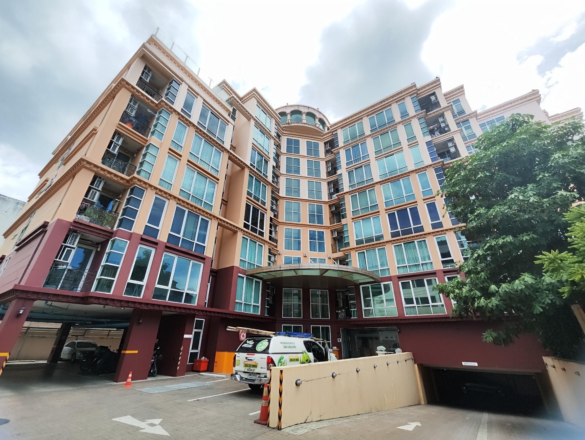 ทรัพย์สถาบันโดย ธอส. คอนโดติด MRT รัชดาภิเษก เดอะ ราฟเฟิล คอนโดมิเนียม (The Raffles Condominium)