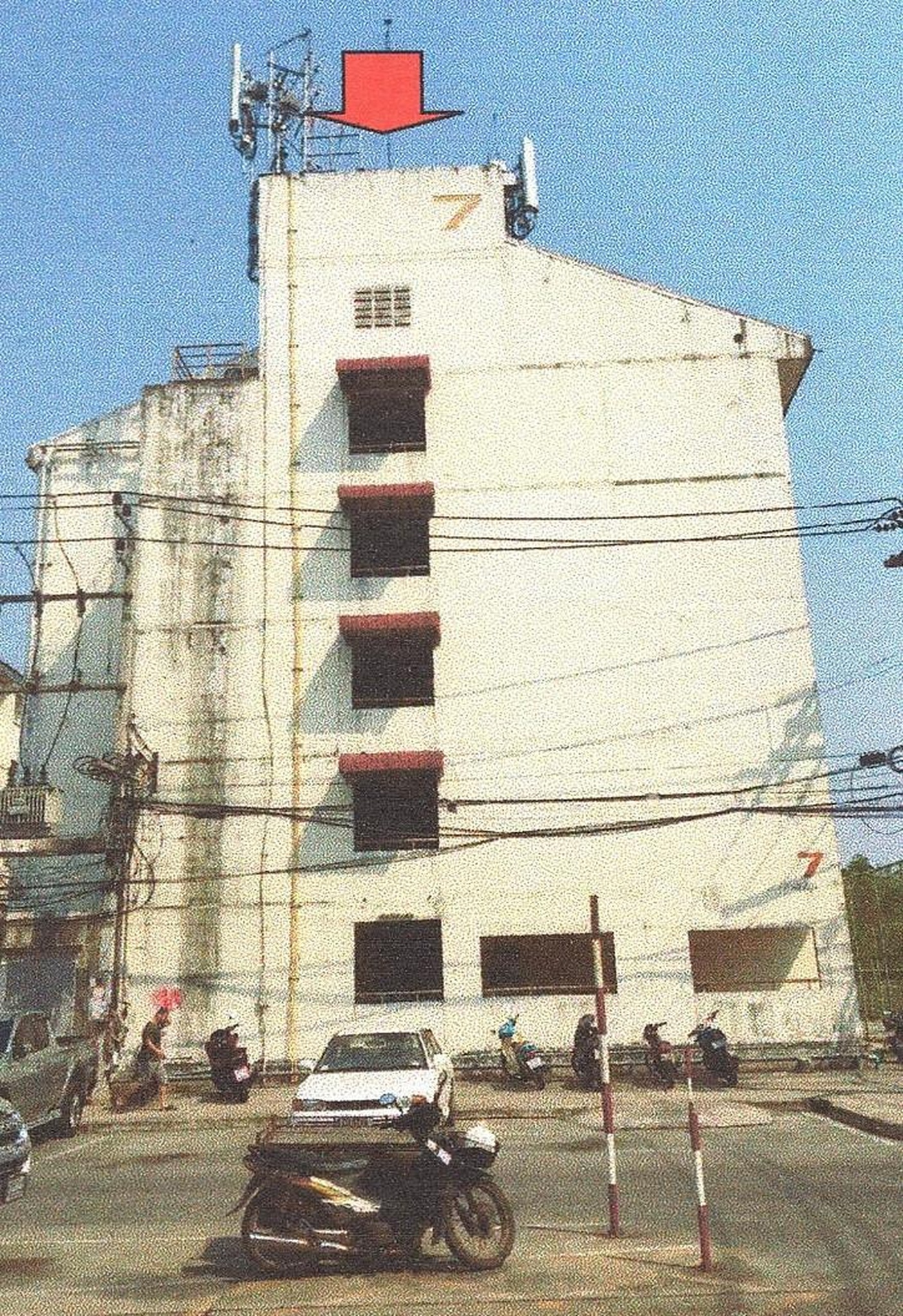 ทรัพย์สถาบันโดย ธอส. คอนโด บ้านเอื้ออาทร เศรษฐกิจ 1 (Baan Ua-Athorn Setthakit 1)