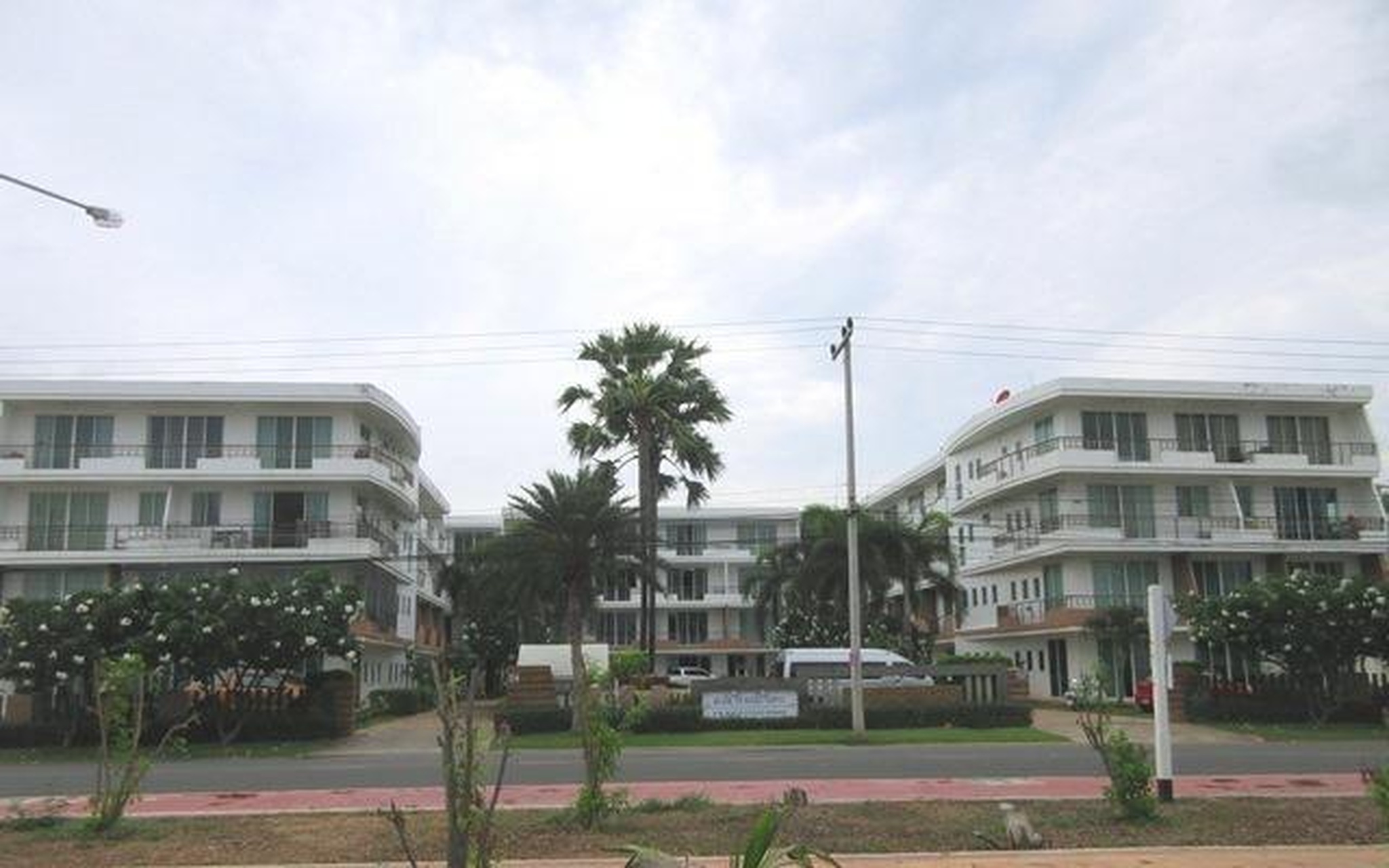 ทรัพย์สถาบันโดย ธอส คอนโด เค.เอ็ม.บีชคอนโด ริมหาด (K.M.Beach Condo Rimhad)