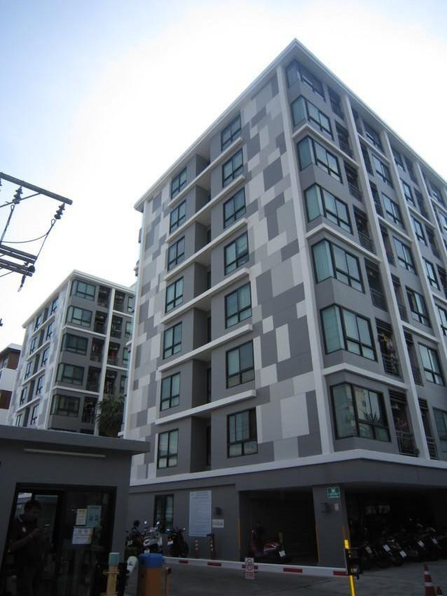 ทรัพย์สถาบันโดย ธอส. คอนโด อะพูล คอนโด (A Pool Condo)