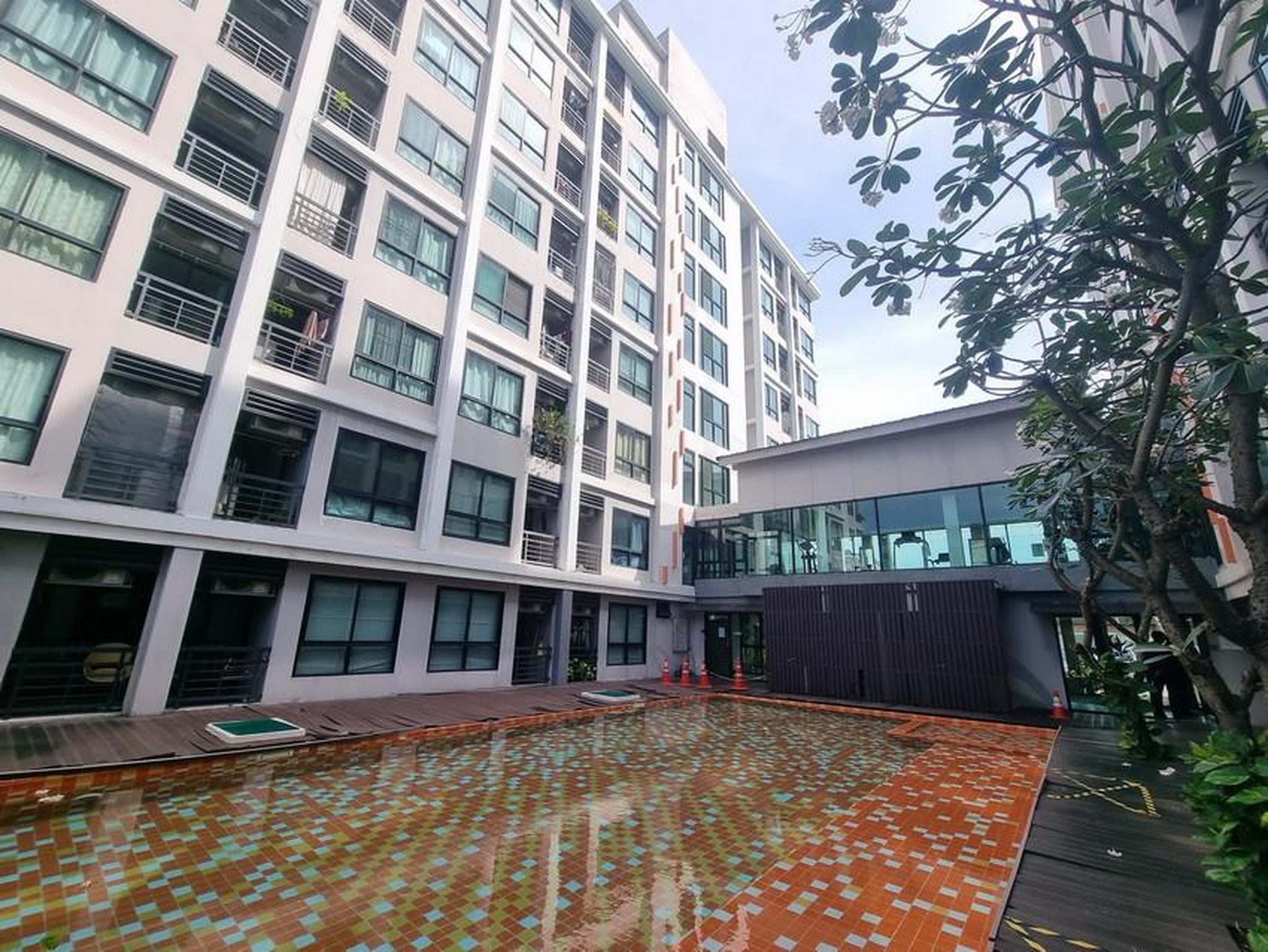 ทรัพย์สถาบันโดย ธอส. คอนโดติด YL17 ศรีเอี่ยม อะพูล คอนโด (A Pool Condo)