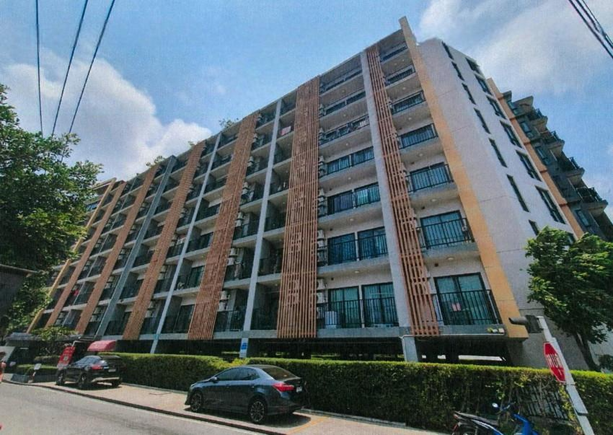 ทรัพย์สถาบันโดย ธอส. คอนโดติด BTS ช้างเอราวัณ ทรอปิคานา คอนโด (Tropicana Condo)