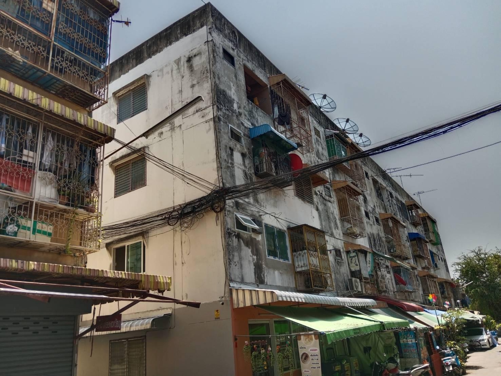 ทรัพย์สถาบันโดย GHB คอนโดติด BTS สะพานใหม่ คุณดินทอง (Khun Din Thong)