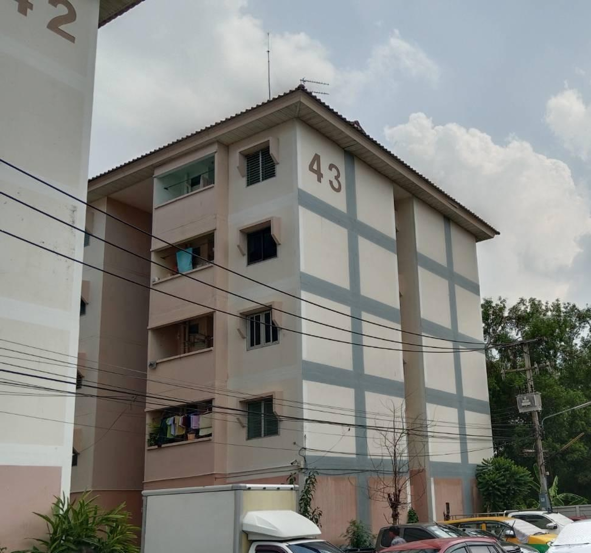 ทรัพย์สถาบันโดย GHB คอนโด บ้านเอื้ออาทร เสมาฟ้าคราม 2 (Baan Ua-Athorn Sema Fa-Cram 2)