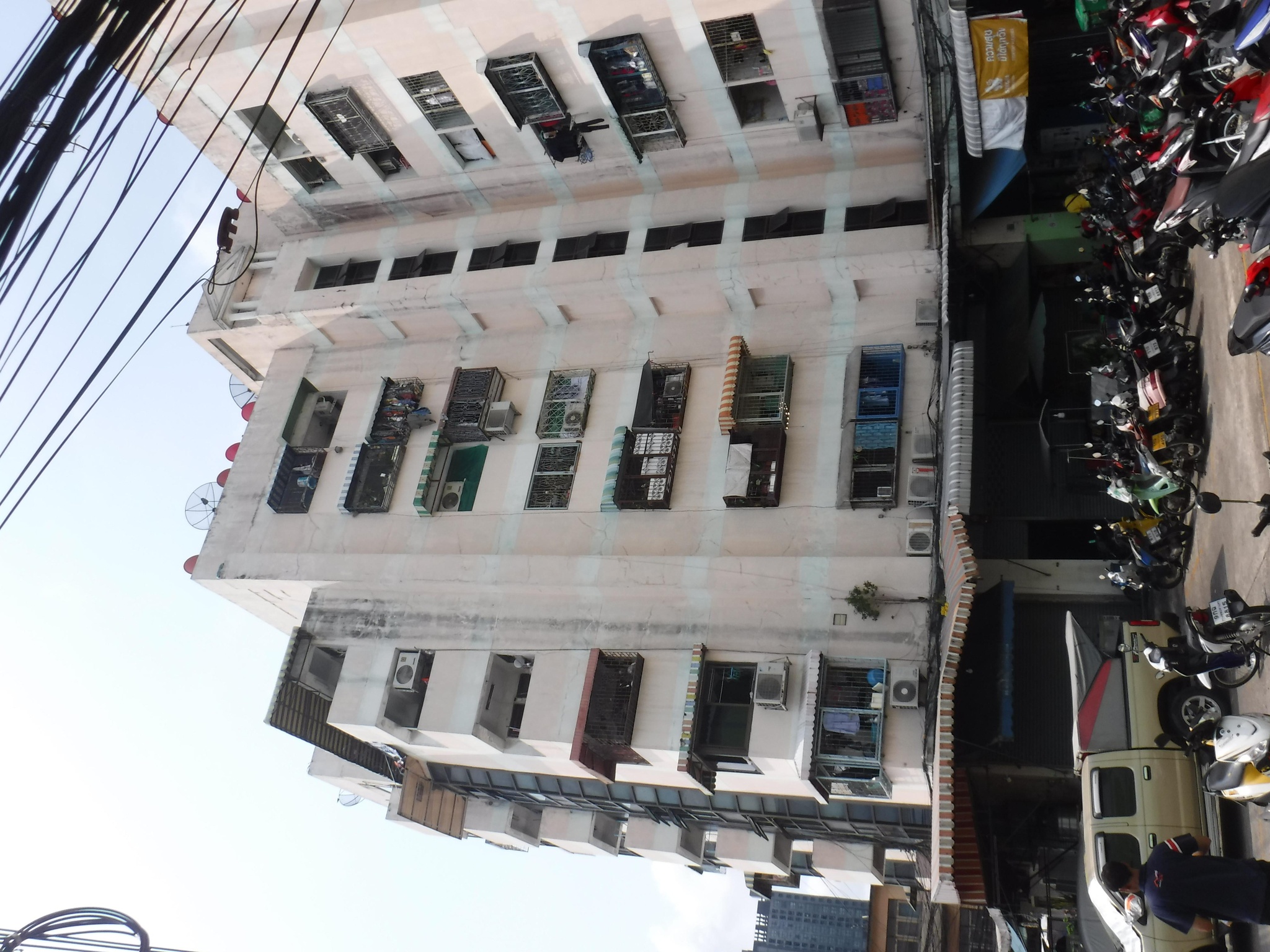 ทรัพย์สถาบันโดย GHB คอนโดติด BRT ราชพฤกษ์ ตลาดพลูคอนโดมิเนียม (Talad Phlu Condominium)