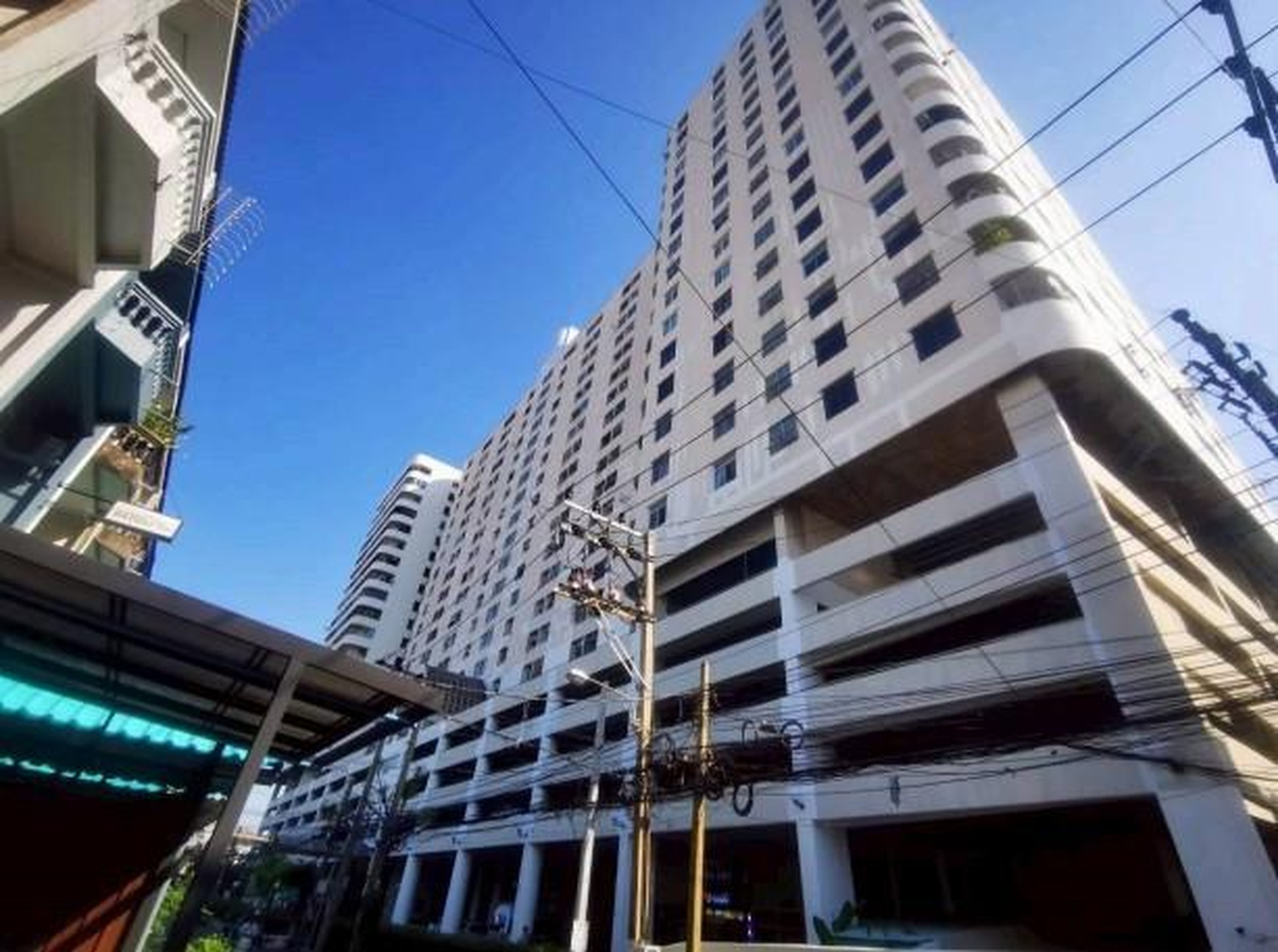 ทรัพย์สถาบันโดย GHB คอนโดติด MRT รัชดาภิเษก โชคชัยร่วมมิตร คอนโดมิเนียม (Chokchai Ruammit Condominium)