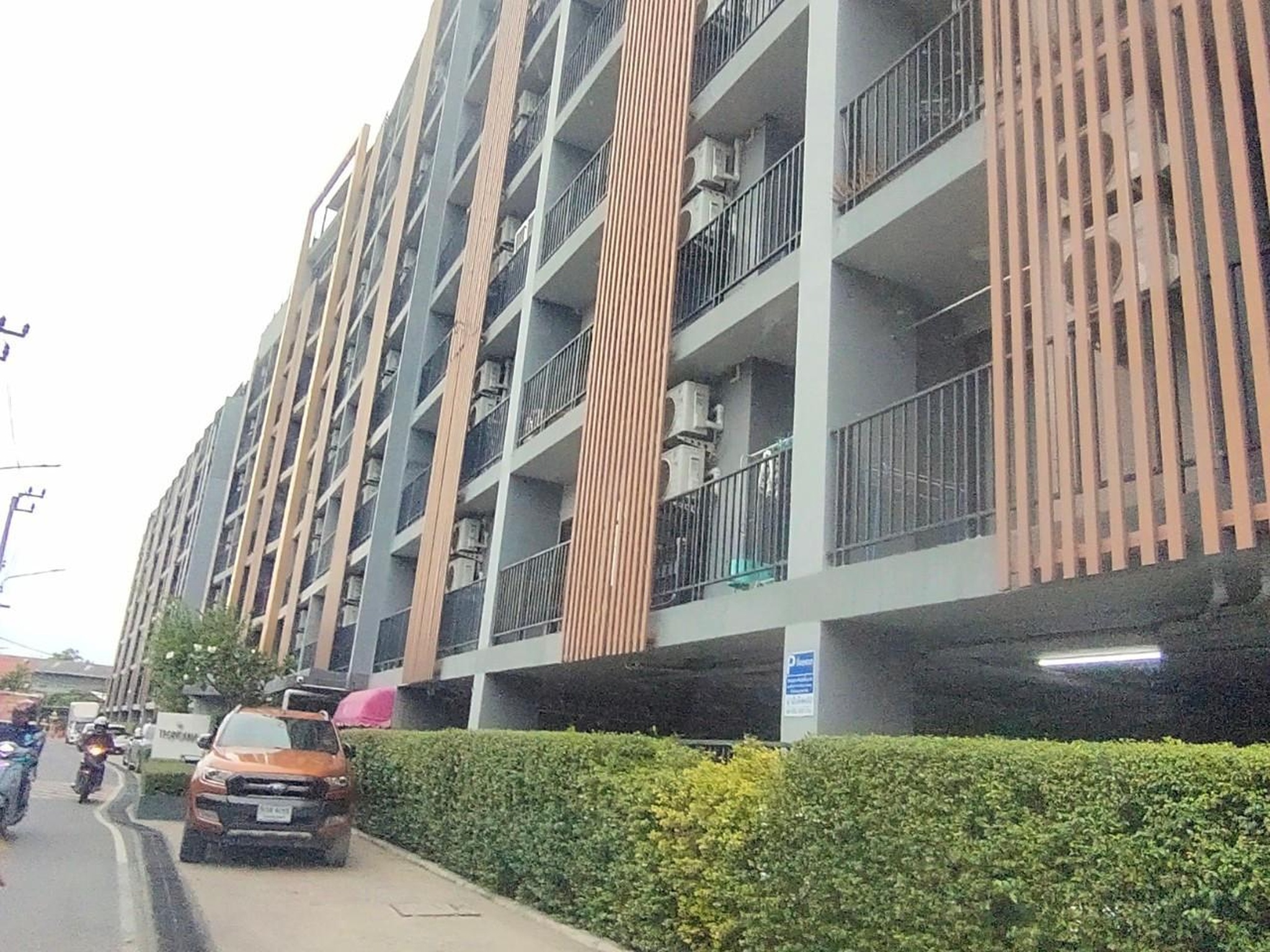 ทรัพย์สถาบันโดย GHB คอนโดติด BTS ช้างเอราวัณ ทรอปิคานา คอนโด (Tropicana Condo)