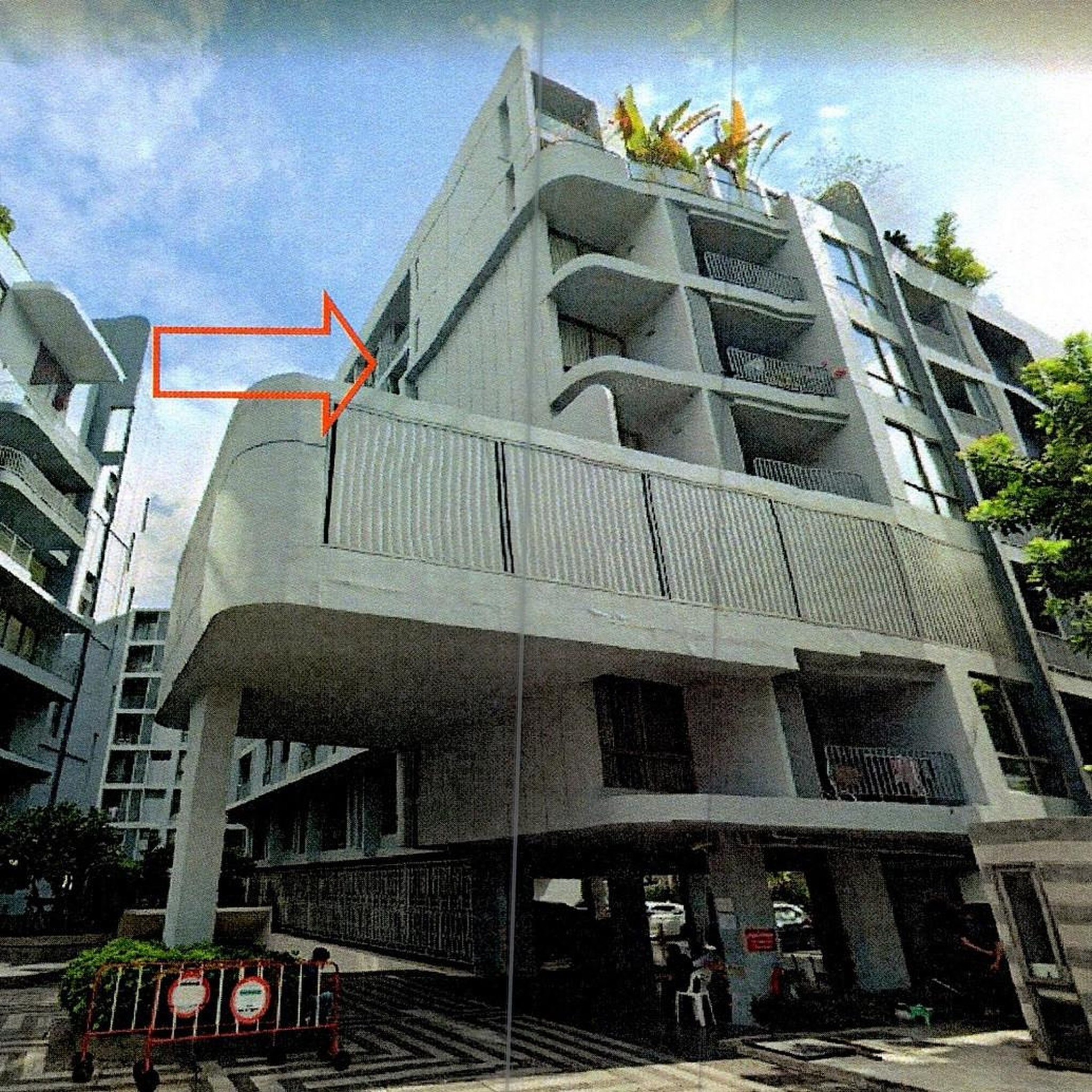 ทรัพย์สถาบันโดย GHB คอนโดติด BTS พร้อมพงษ์ ดาวน์ทาวน์ 49 คอนโดมิเนียม (Downtown 49 Condominium)