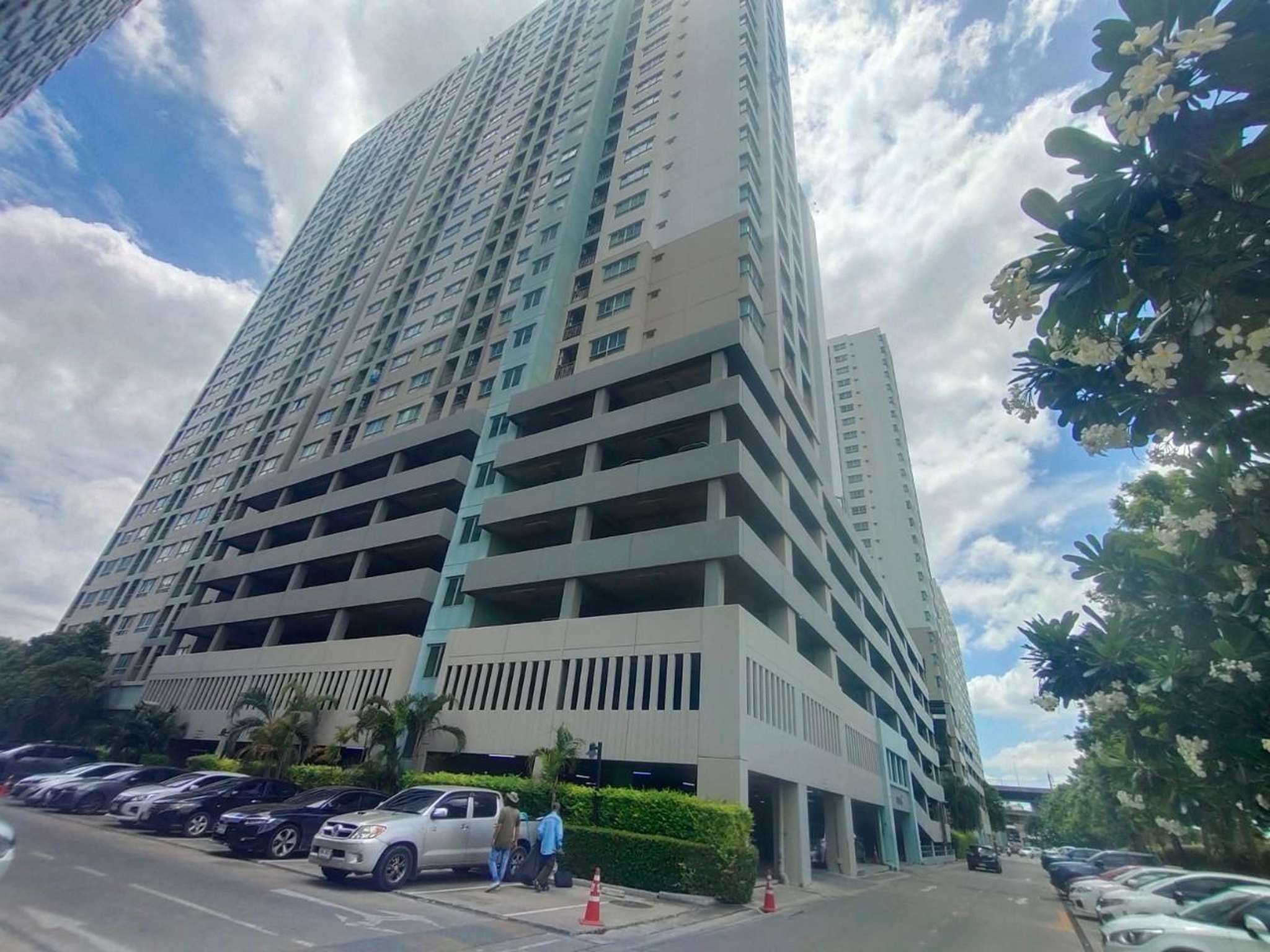 ทรัพย์สถาบันโดย GHB คอนโด ลุมพินี เมกะซิตี้ บางนา (Lumpini Mega City Bangna)