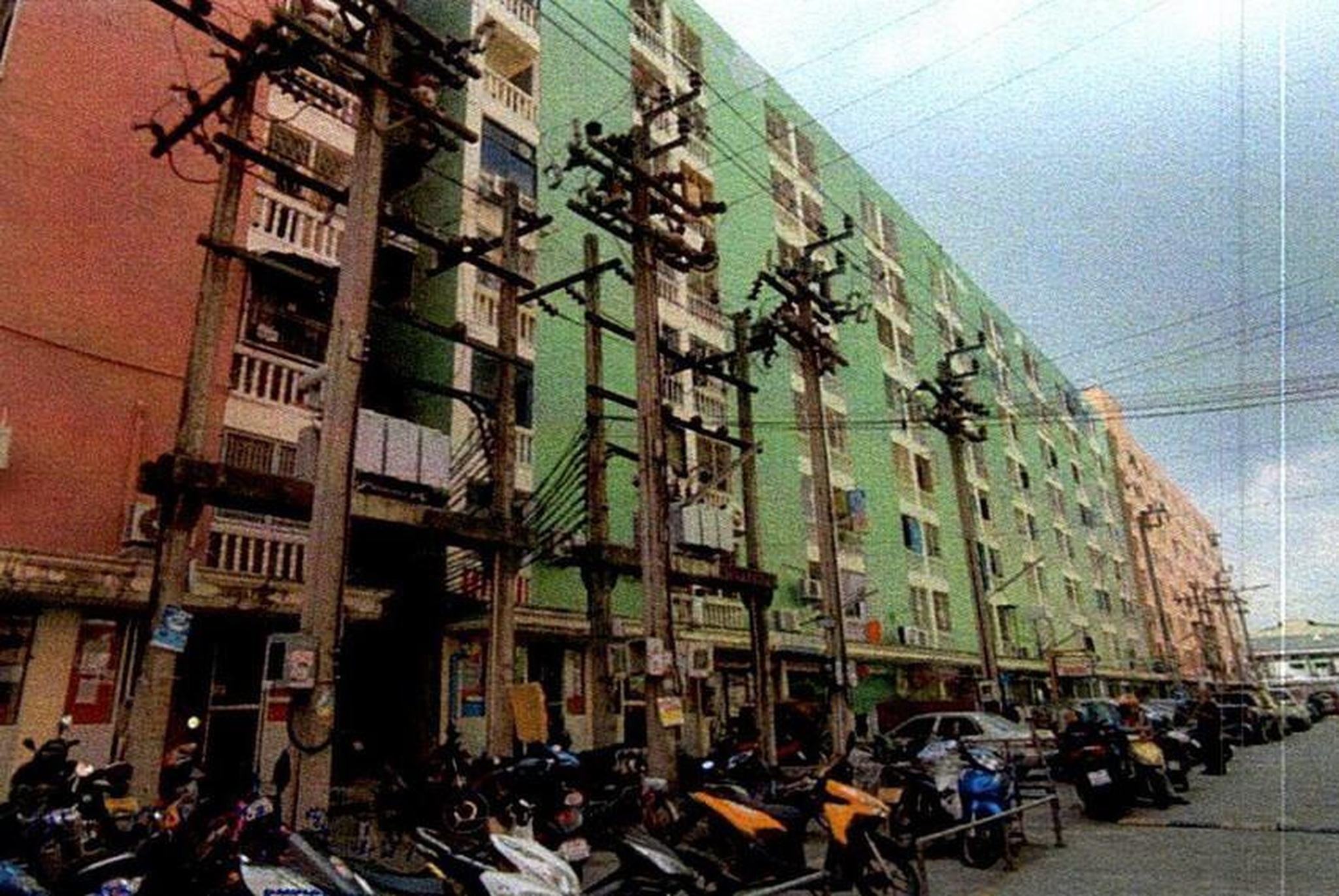 ทรัพย์สถาบันโดย GHB คอนโด ยงเจริญคอมเพล็กซ์ (Yong Charoen Complex)