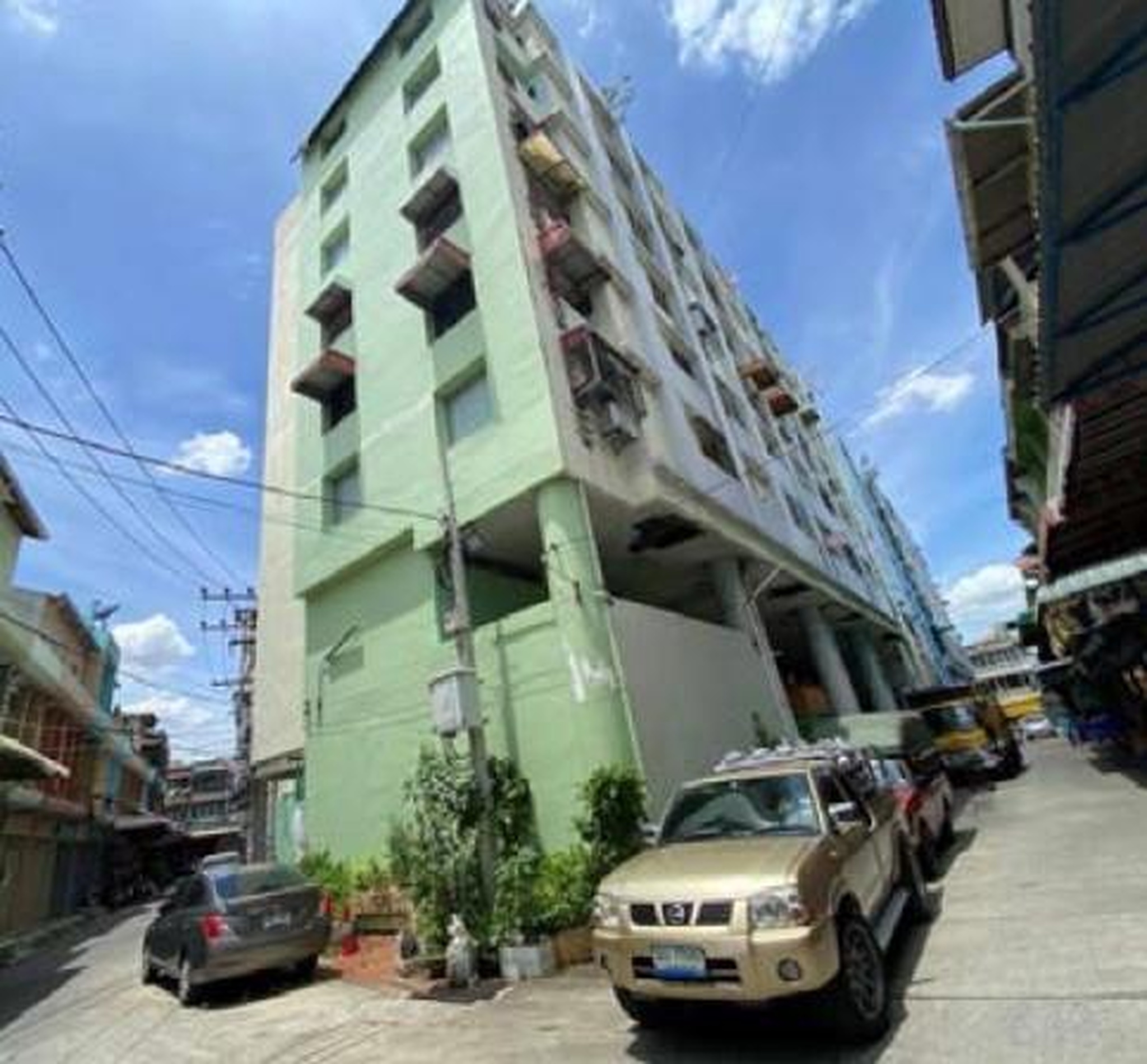 ทรัพย์สถาบันโดย GHB คอนโด ตลาดและคอนโดเทลศูนย์การค้าหนองแขม (Market & Condotel, Nongkham Shopping Center)