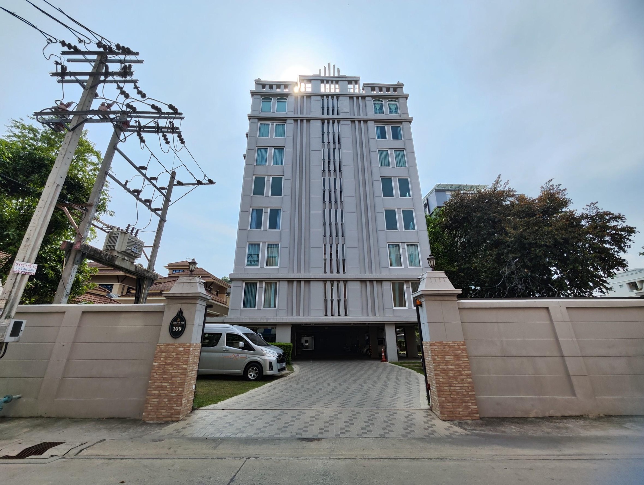 ทรัพย์สถาบันโดย GHB คอนโดใกล้ BTS แบริ่ง แมนฮัตตัน พาร์ค เรสสิเด้นท์เซส (Manhattan Park Residences)
