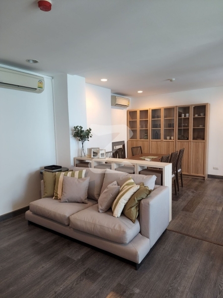 ให้เช่าคอนโด เรนด์ สุขุมวิท 23 ขนาด 2 ห้องนอน 2 ห้องน้ำ มีอ่างอาบน้ำ : เจ้าของให้เช่าเอง