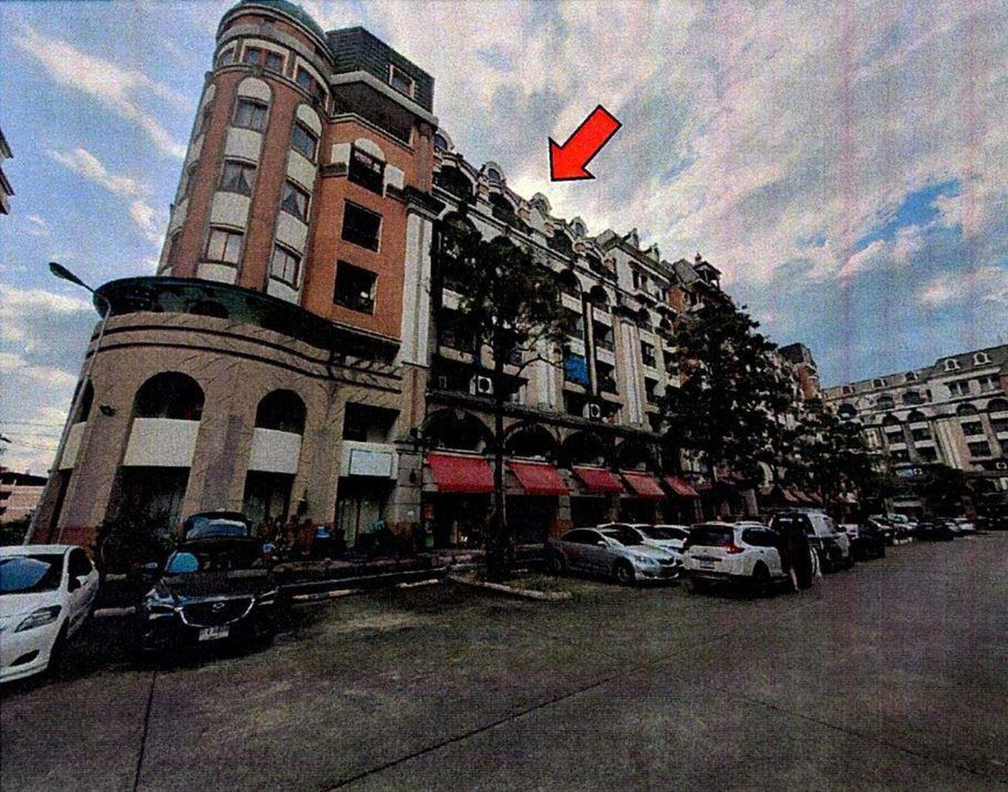 ทรัพย์สถาบันโดย GHB คอนโด ฌ็องเซลิเซ่ ติวานนท์ (Champs Elysees Tiwanon)