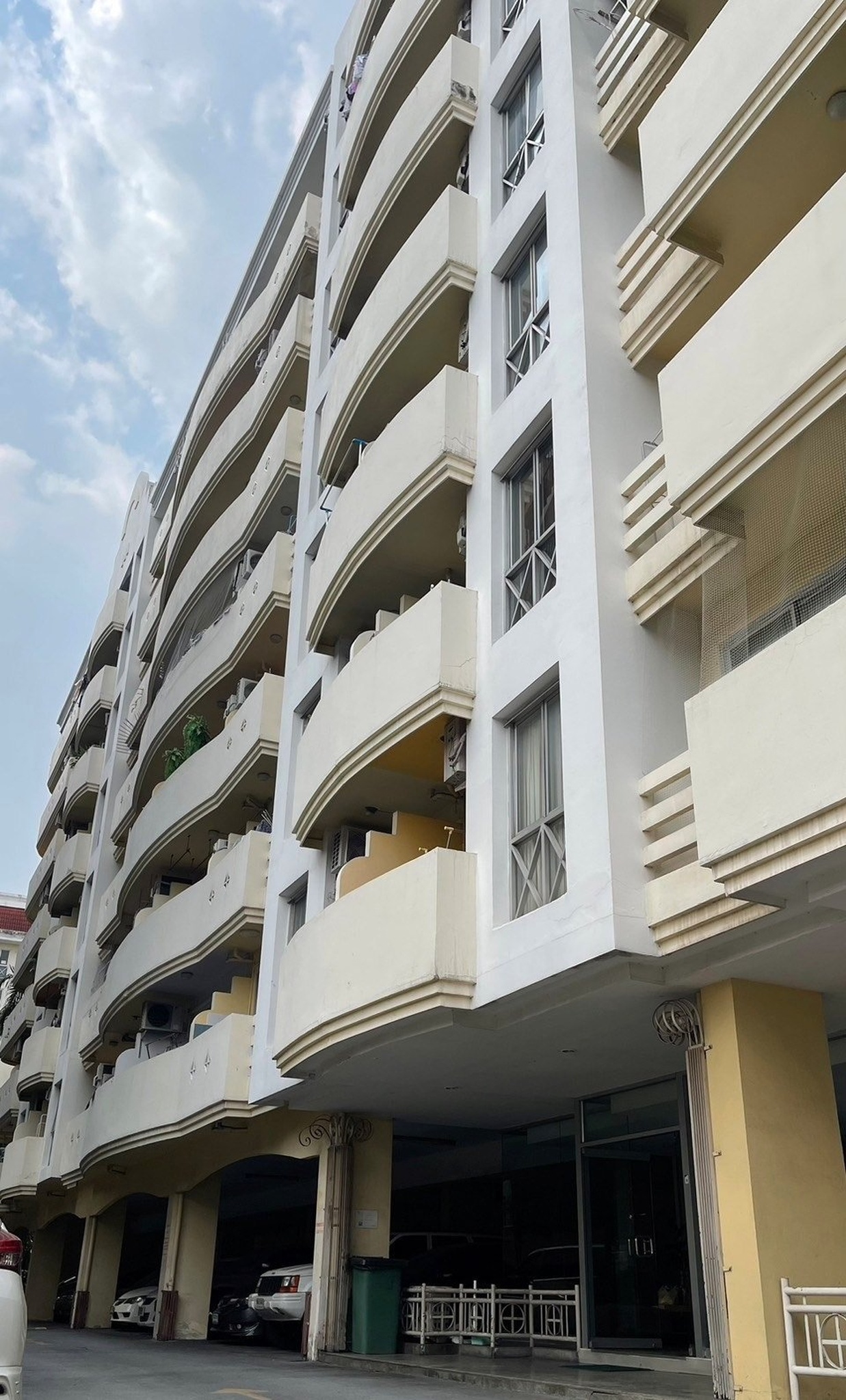 ทรัพย์สถาบันโดย SCB คอนโดใกล้ YL03 โชคชัย 4 แฟมมิลี่ ปาร์ค (Family Park)