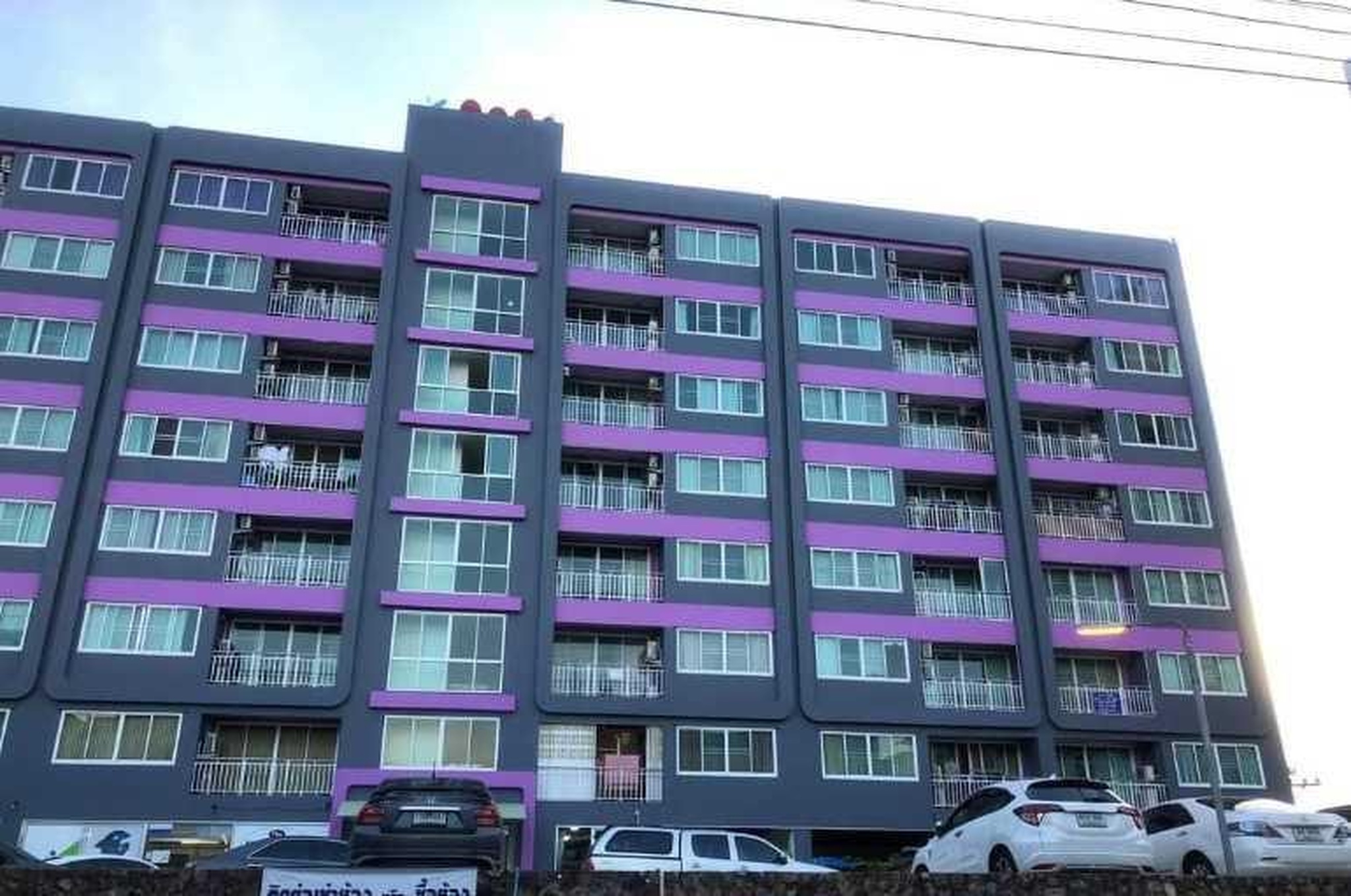 ทรัพย์สถาบันโดย GHB คอนโด ลัดดาเพลส (Ladda Place)