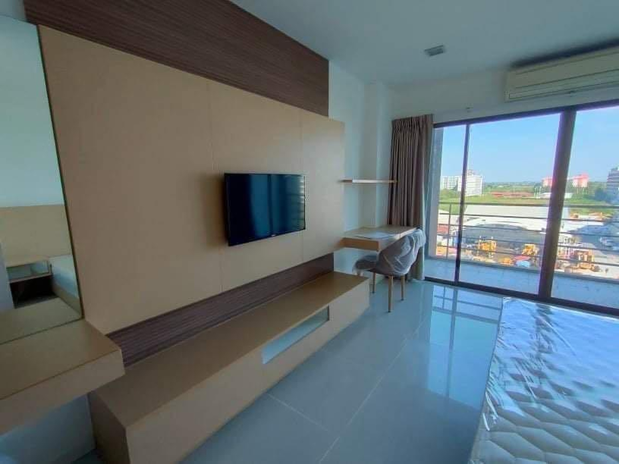 ทรัพย์สถาบันโดย GHB คอนโด แลนด์มาร์ค เรสซิเด้นซ์ แอท เอแบค บางนา (Landmark Residence @ABAC Bangna)