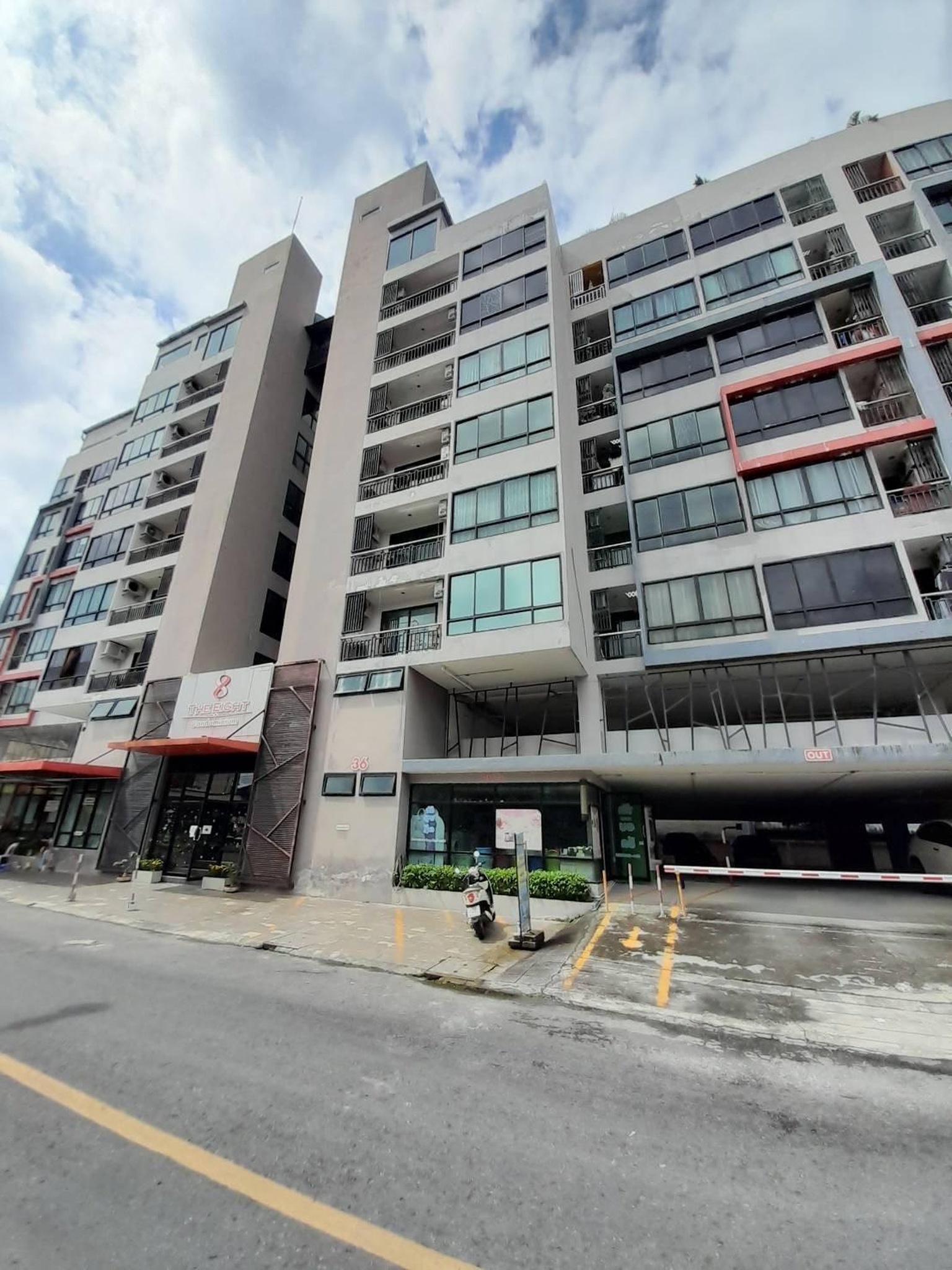 ทรัพย์สถาบันโดย GHB คอนโด ดิ เอท คอนโดมิเนียม หาดใหญ่ (The Eight Condominium Hatyai)