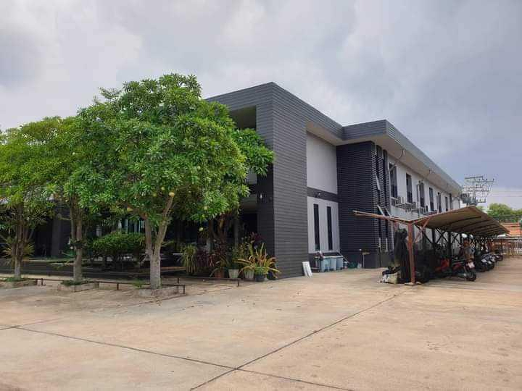 ทรัพย์สถาบันโดย GHB คอนโด เพชรฤดีคอนโดมิเนียม (Petchruedee Condominium)