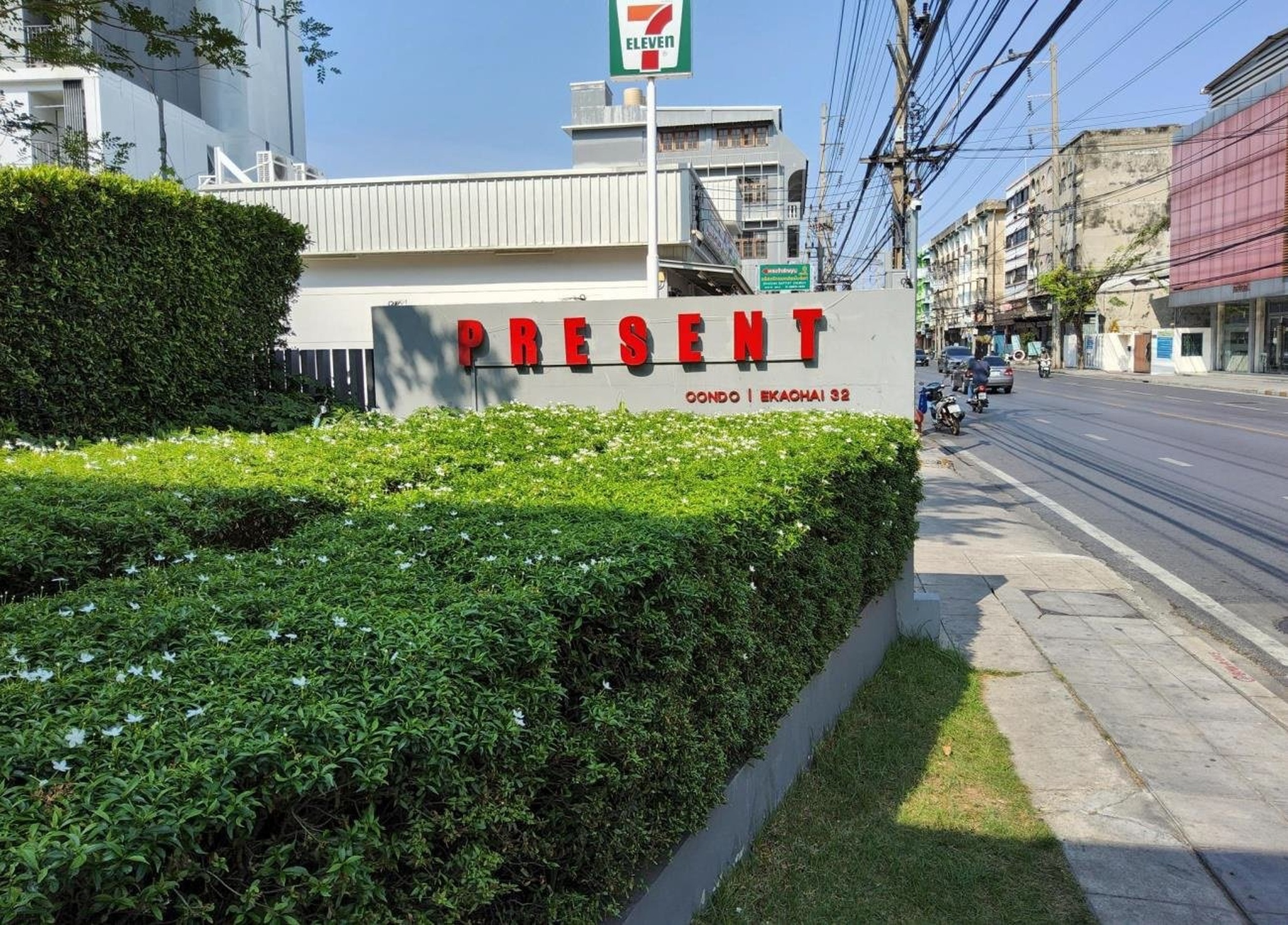 ทรัพย์สถาบันโดย SCB คอนโด พรีเซนต์ คอนโด เอกชัย 32 (Present Condo Ekachai 32)