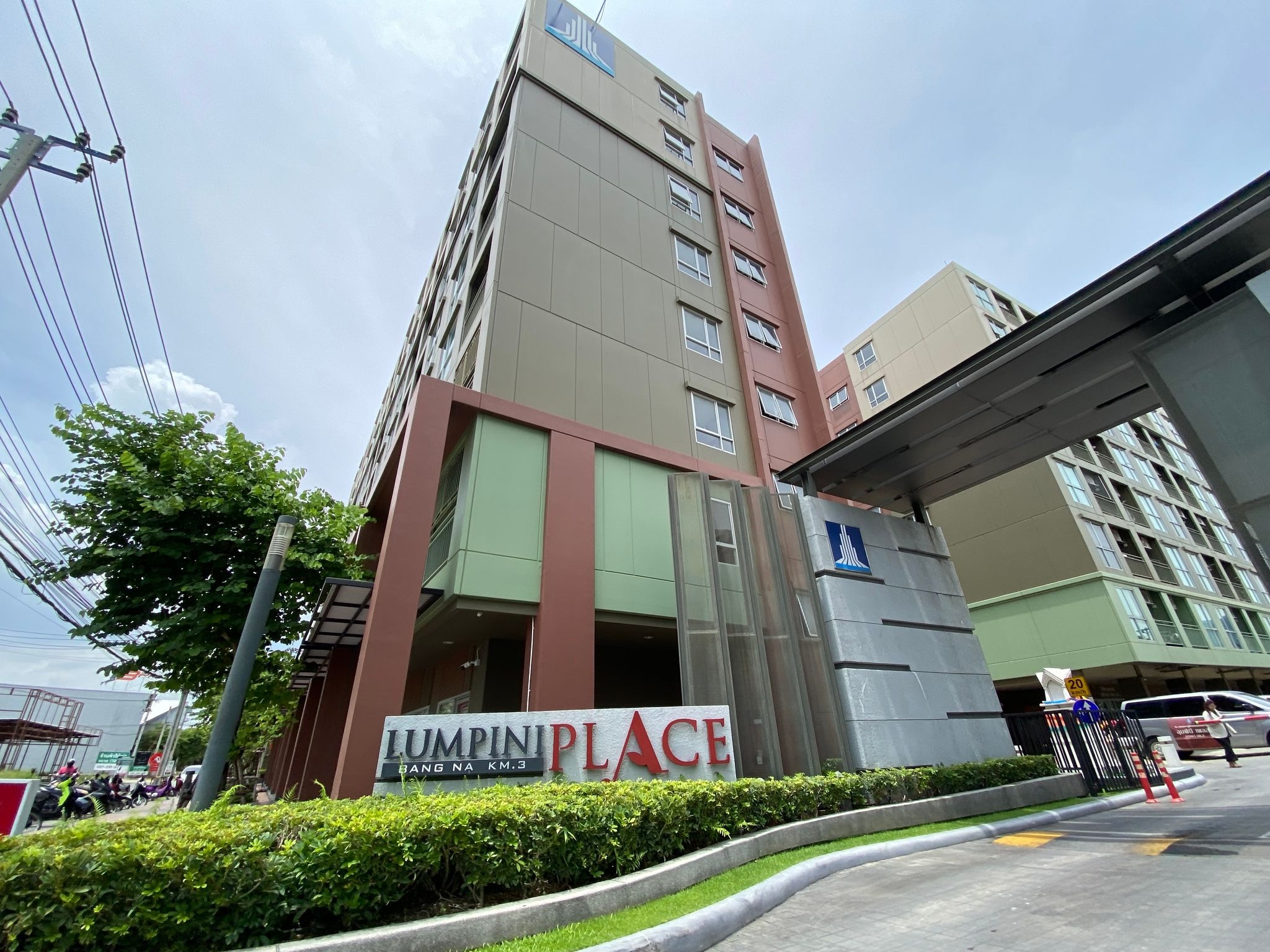 ทรัพย์สถาบันโดย BAM คอนโด ลุมพินี เพลส บางนา กม.3 (Lumpini Place Bangna Km.3)