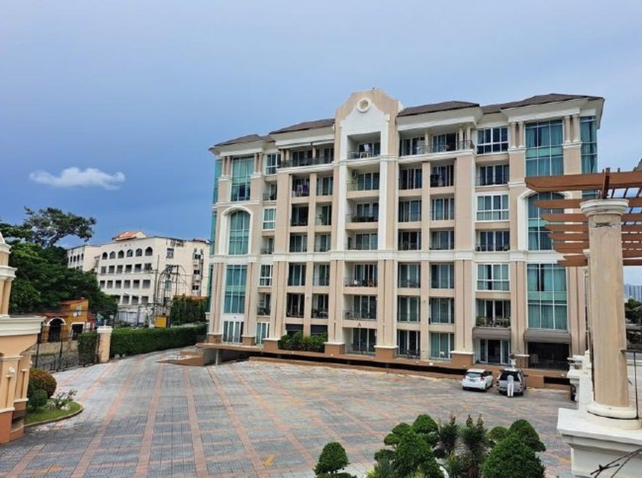 ทรัพย์สถาบันโดย SCB คอนโด แอล เค เลเจินด์ คอนโดมิเนียม (LK Legend Condominium)