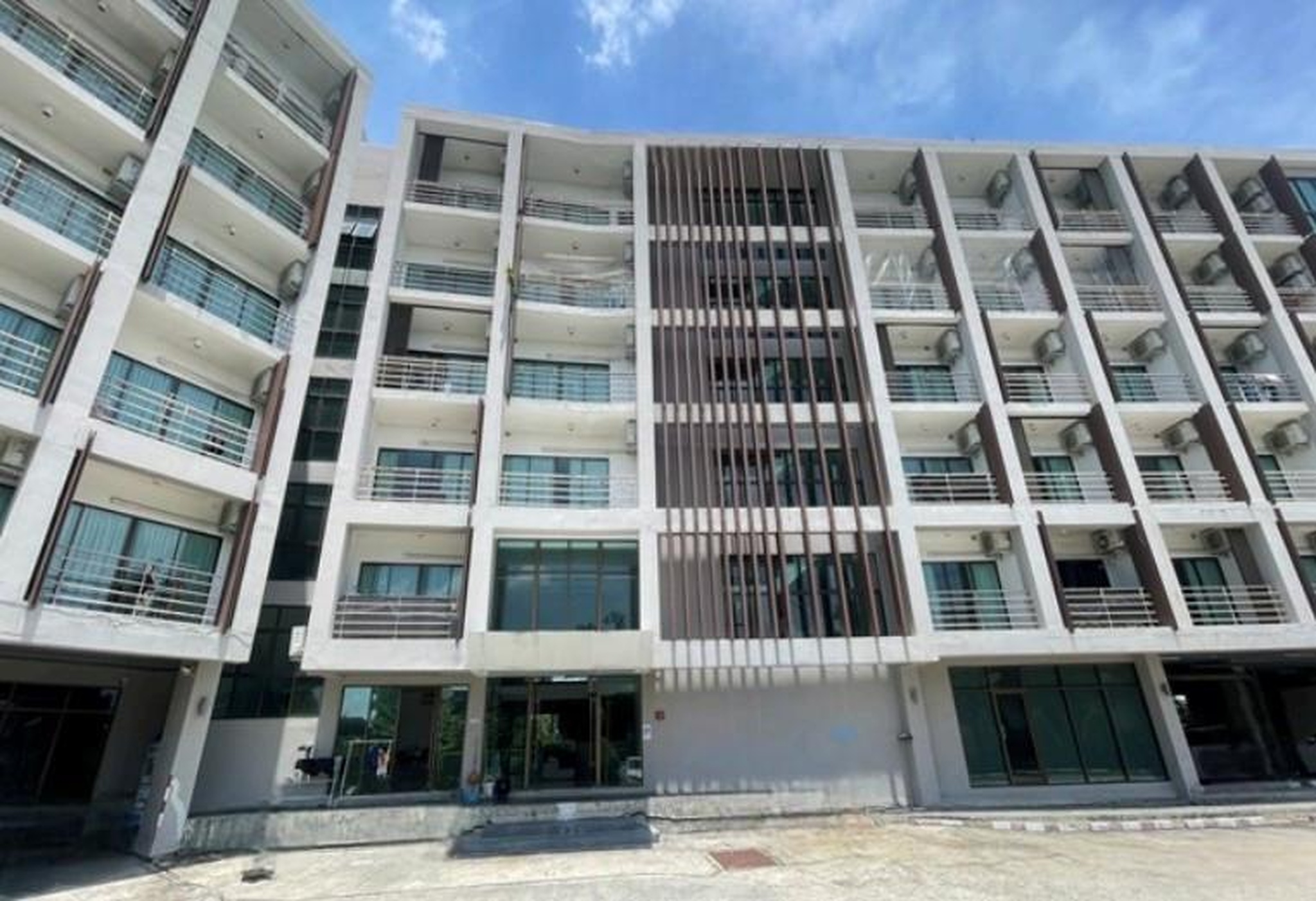 ทรัพย์สถาบันโดย GHB คอนโด แลนด์มาร์ค เรสซิเด้นซ์ แอท เอแบค บางนา (Landmark Residence @ABAC Bangna)