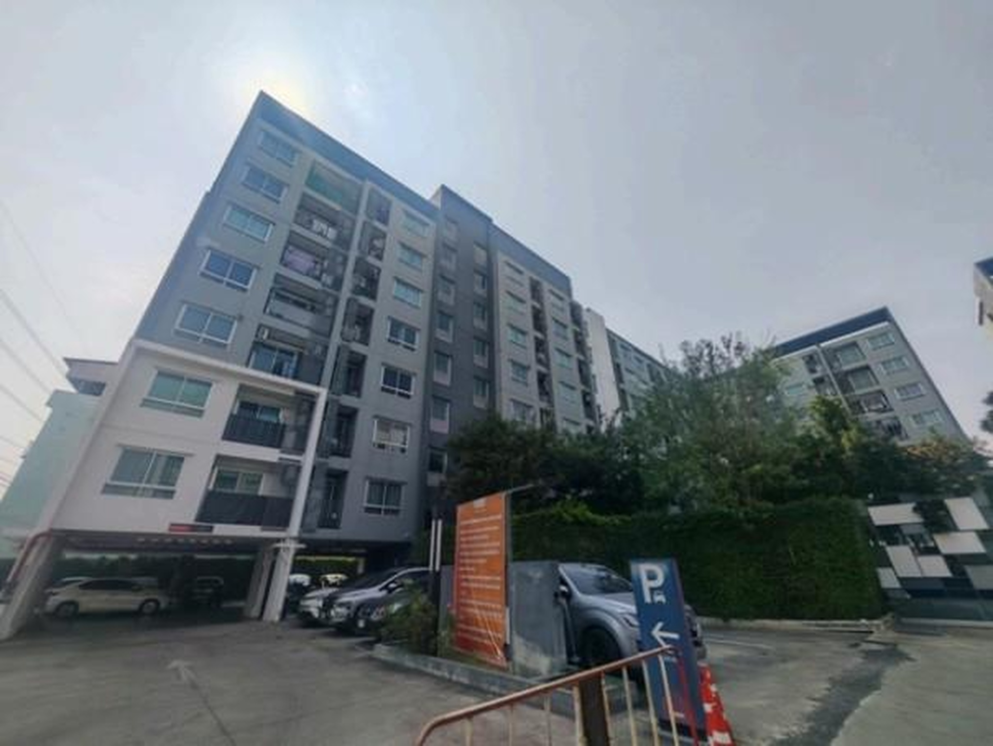 ทรัพย์สถาบันโดย GHB คอนโด พรีเซนต์ คอนโด เอกชัย 32 (Present Condo Ekachai 32)