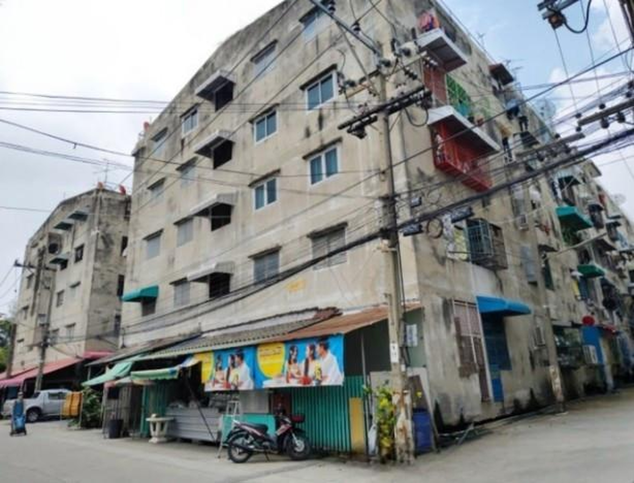 ทรัพย์สถาบันโดย GHB คอนโด สินมั่นคงคอนโดมิเนียม (Sinmankhong Condominium)