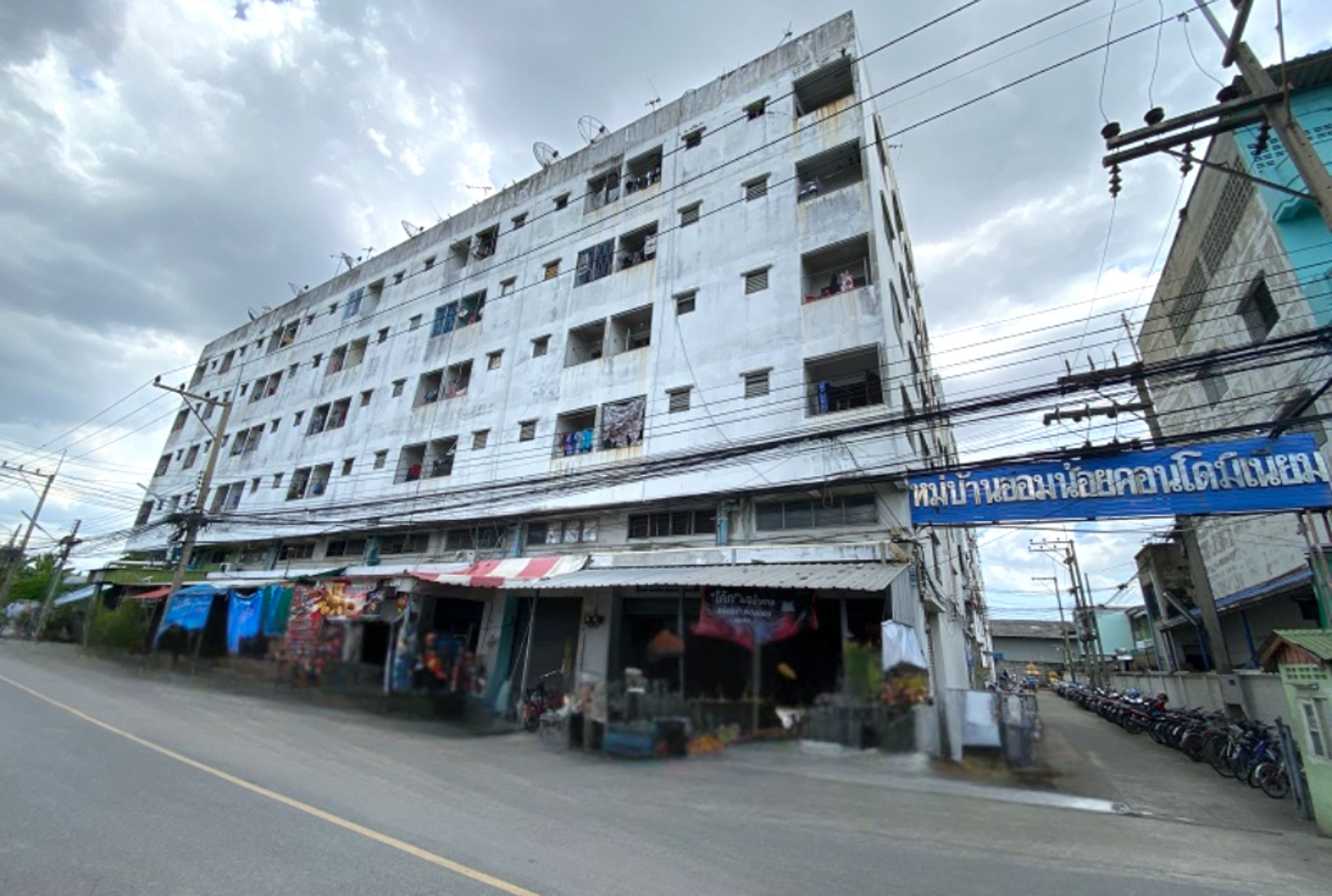 ทรัพย์สถาบันโดย BAM คอนโด หมู่บ้านอ้อมน้อยคอนโดมิเนียม (Muban Omnoi Condominium)