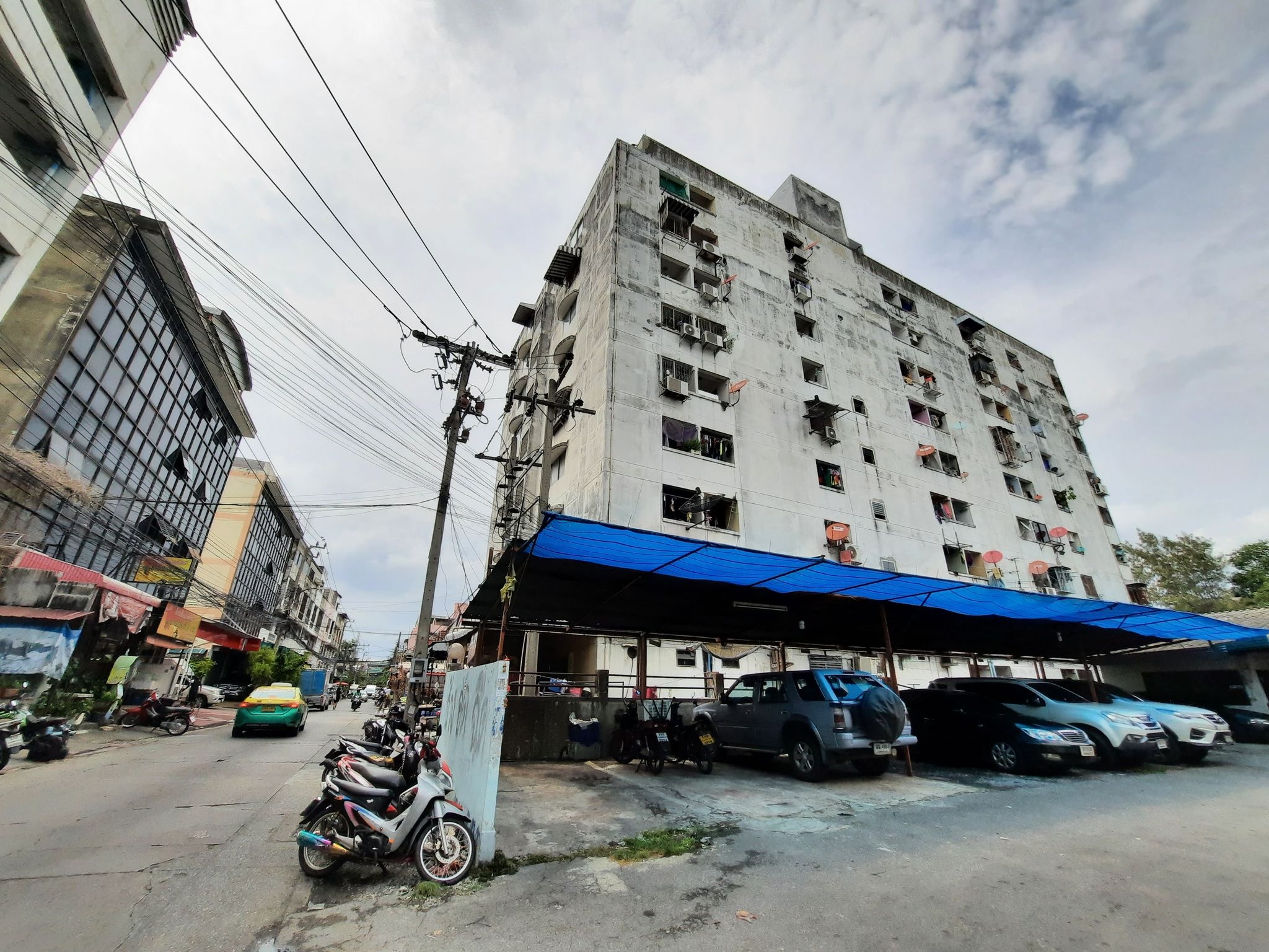 ทรัพย์สถาบันโดย BAM คอนโดใกล้ YL08 บางกะปิ บี.ซี.คอนโดเทล (B.C. Condotel)