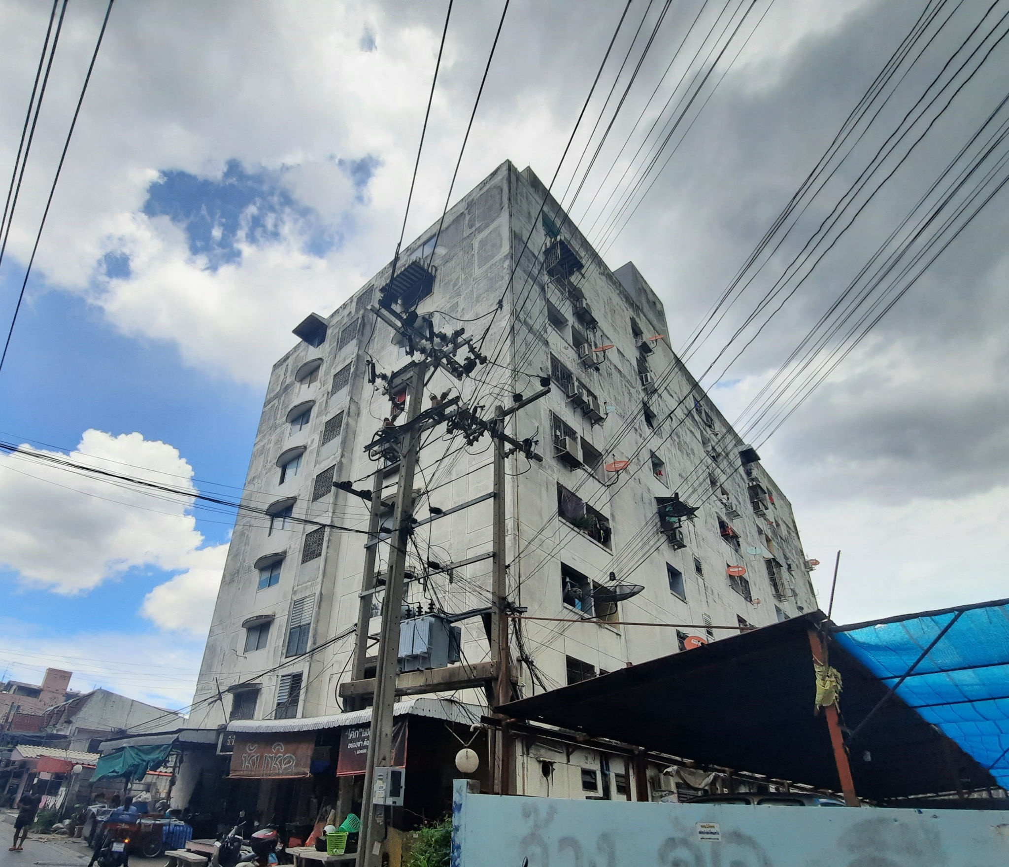 ทรัพย์สถาบันโดย BAM คอนโดใกล้ YL08 บางกะปิ บี.ซี.คอนโดเทล (B.C. Condotel)